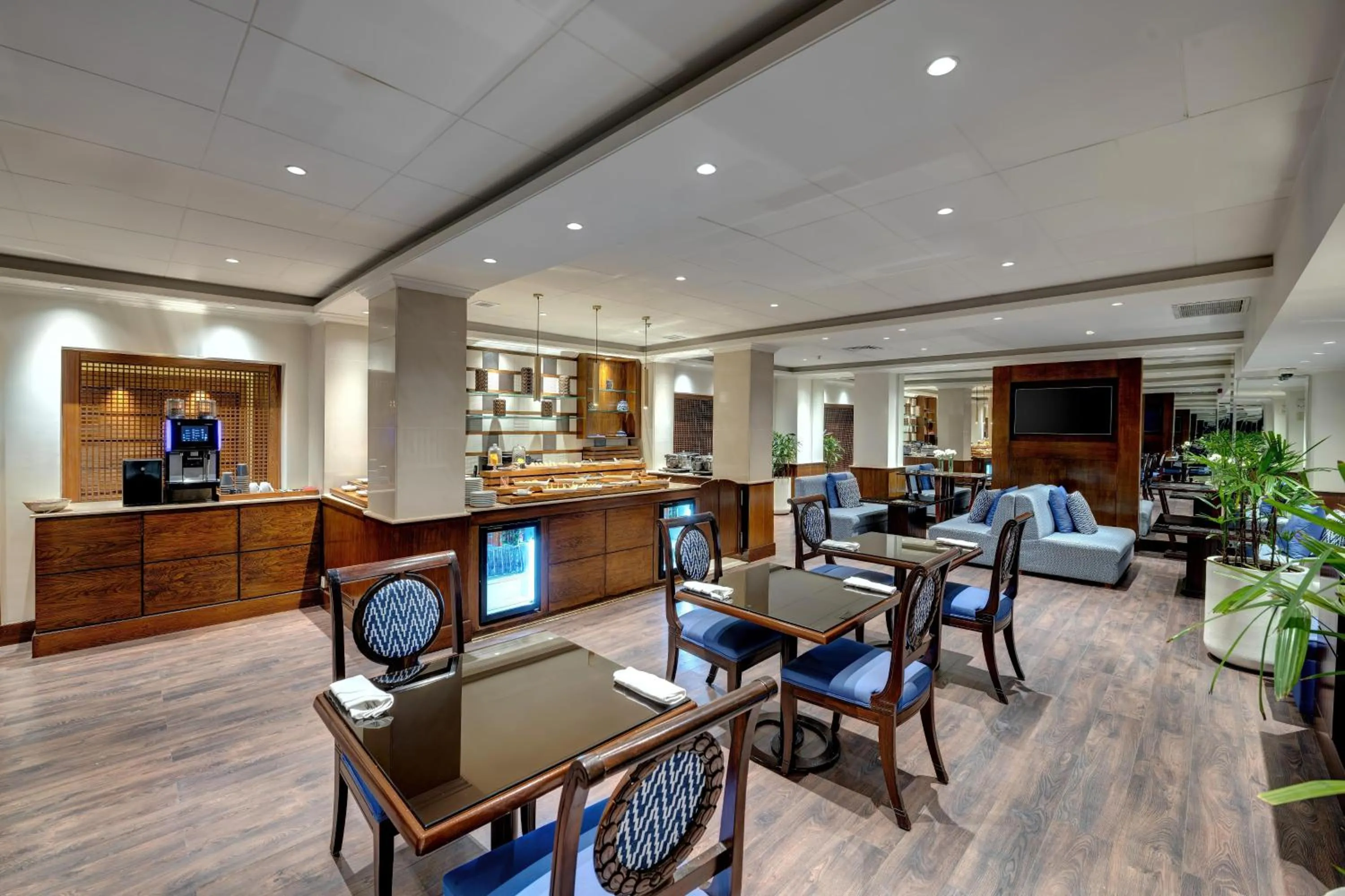 Restaurant/places to eat in Islamabad Marriott Hotel