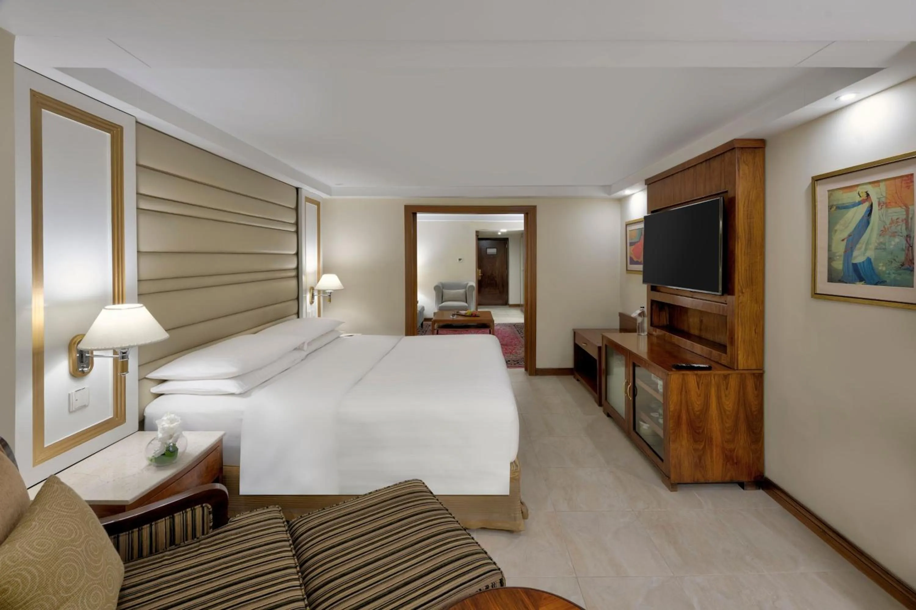 Photo of the whole room, Bed in Islamabad Marriott Hotel