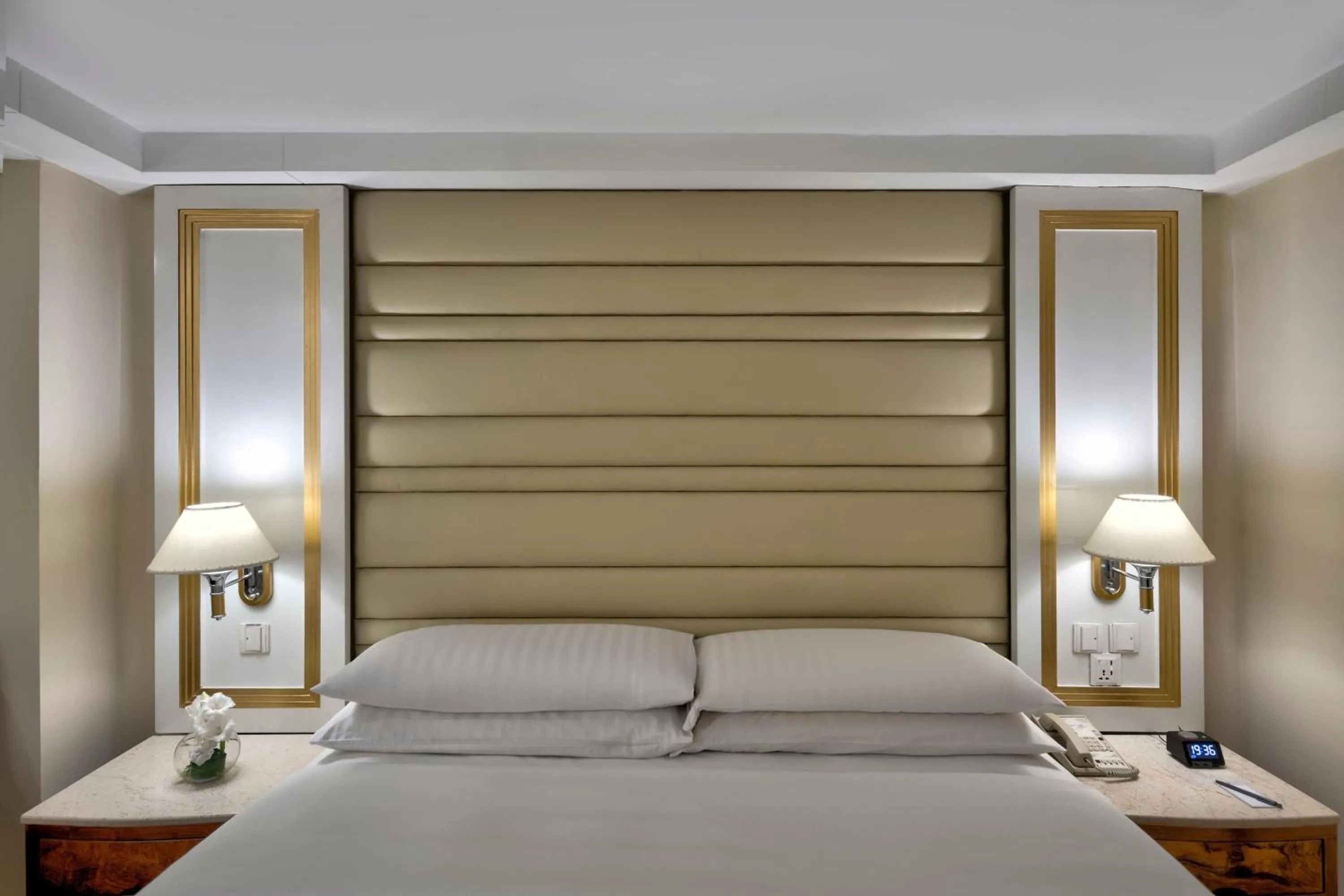 Photo of the whole room, Bed in Islamabad Marriott Hotel