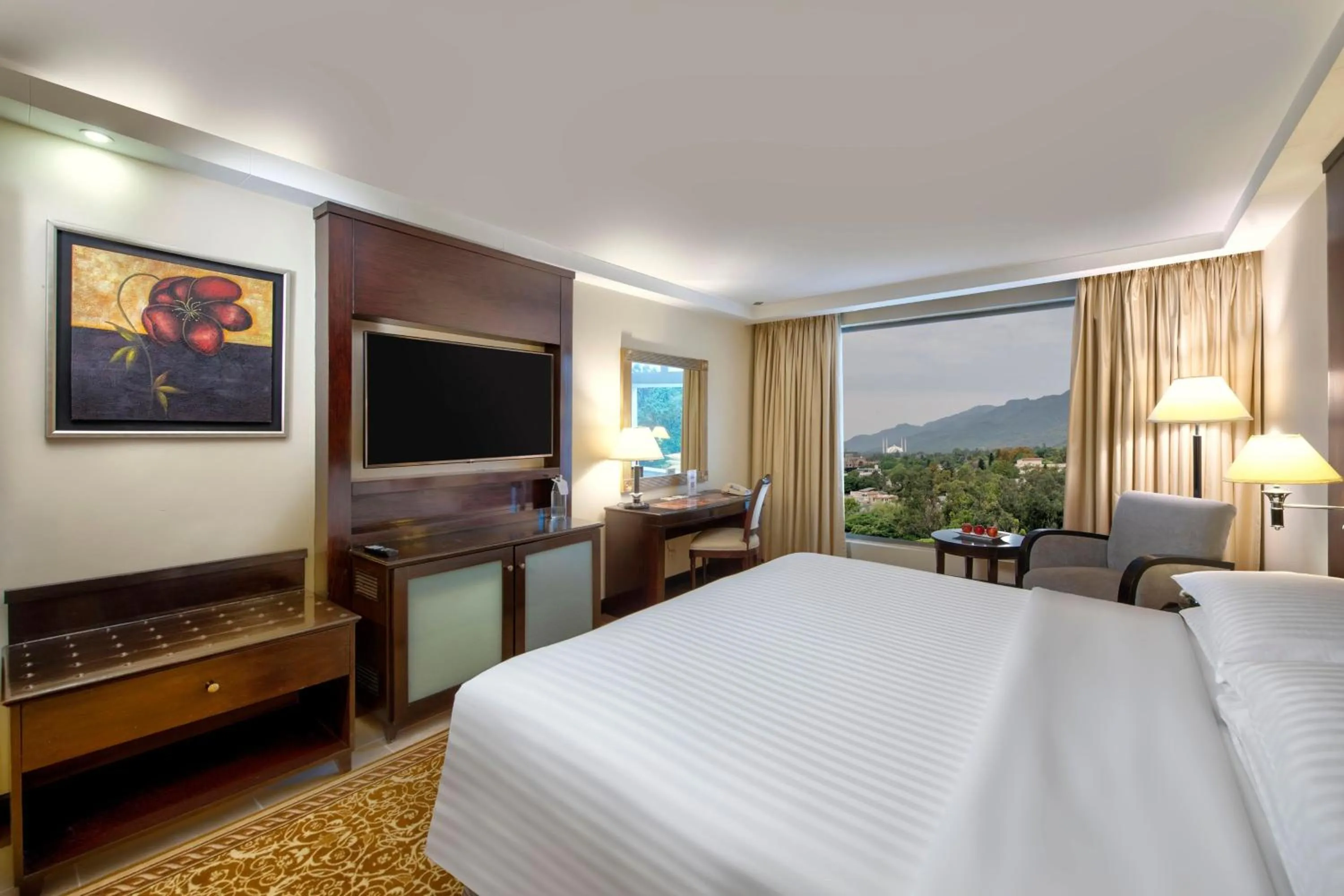 Photo of the whole room, Bed in Islamabad Marriott Hotel