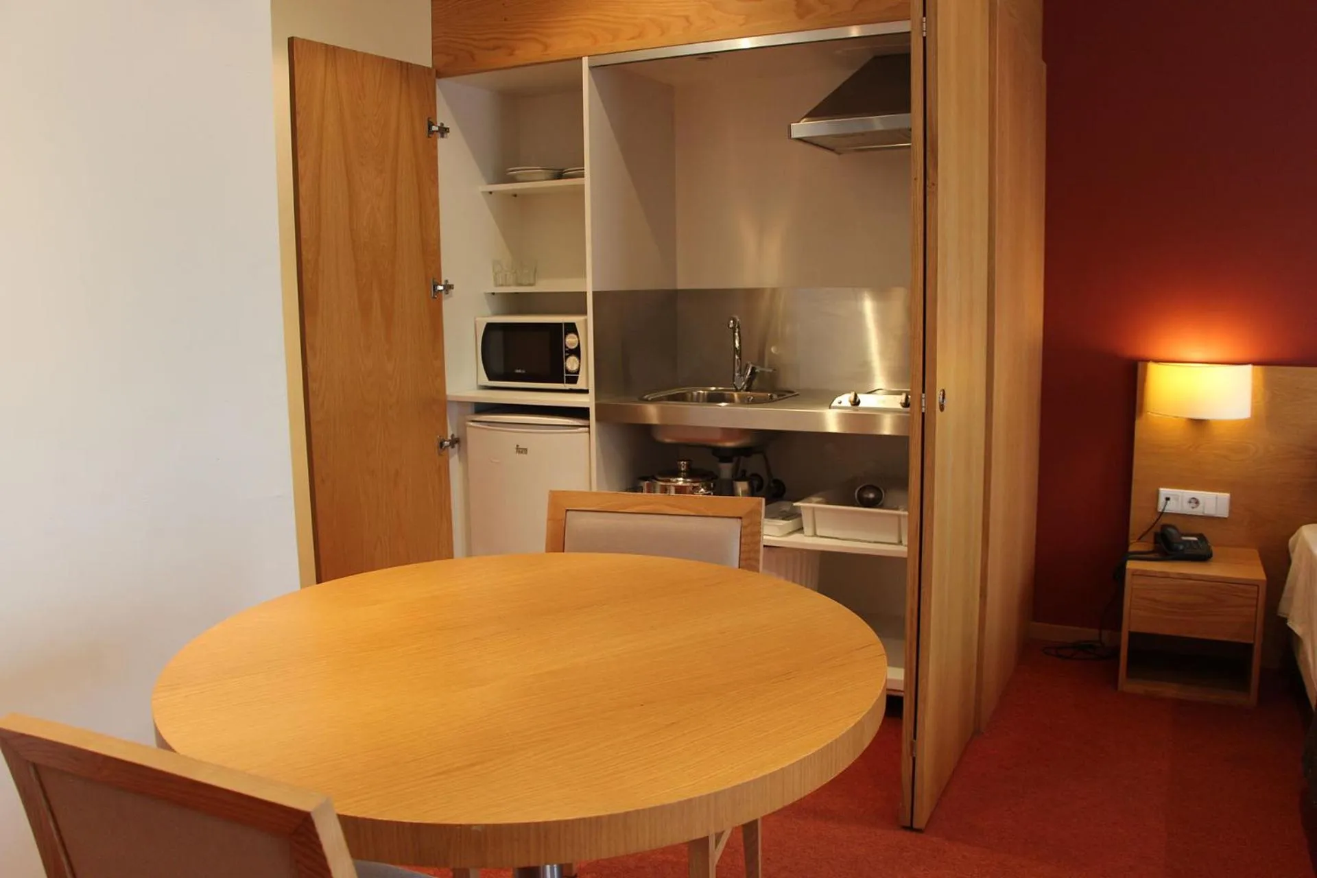 Kitchen or kitchenette in Paredes Hotel Apartamento