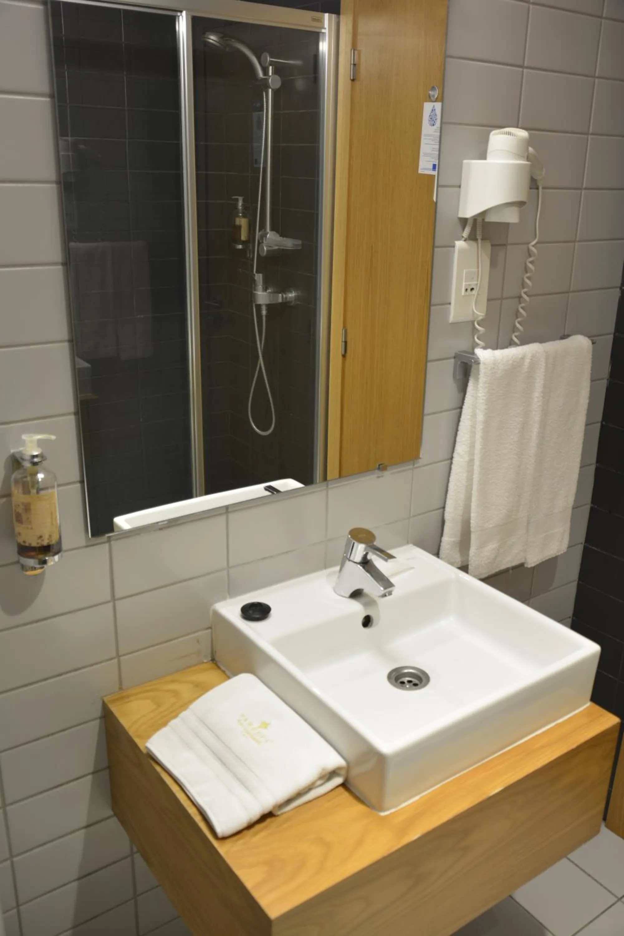 Shower in Paredes Hotel Apartamento