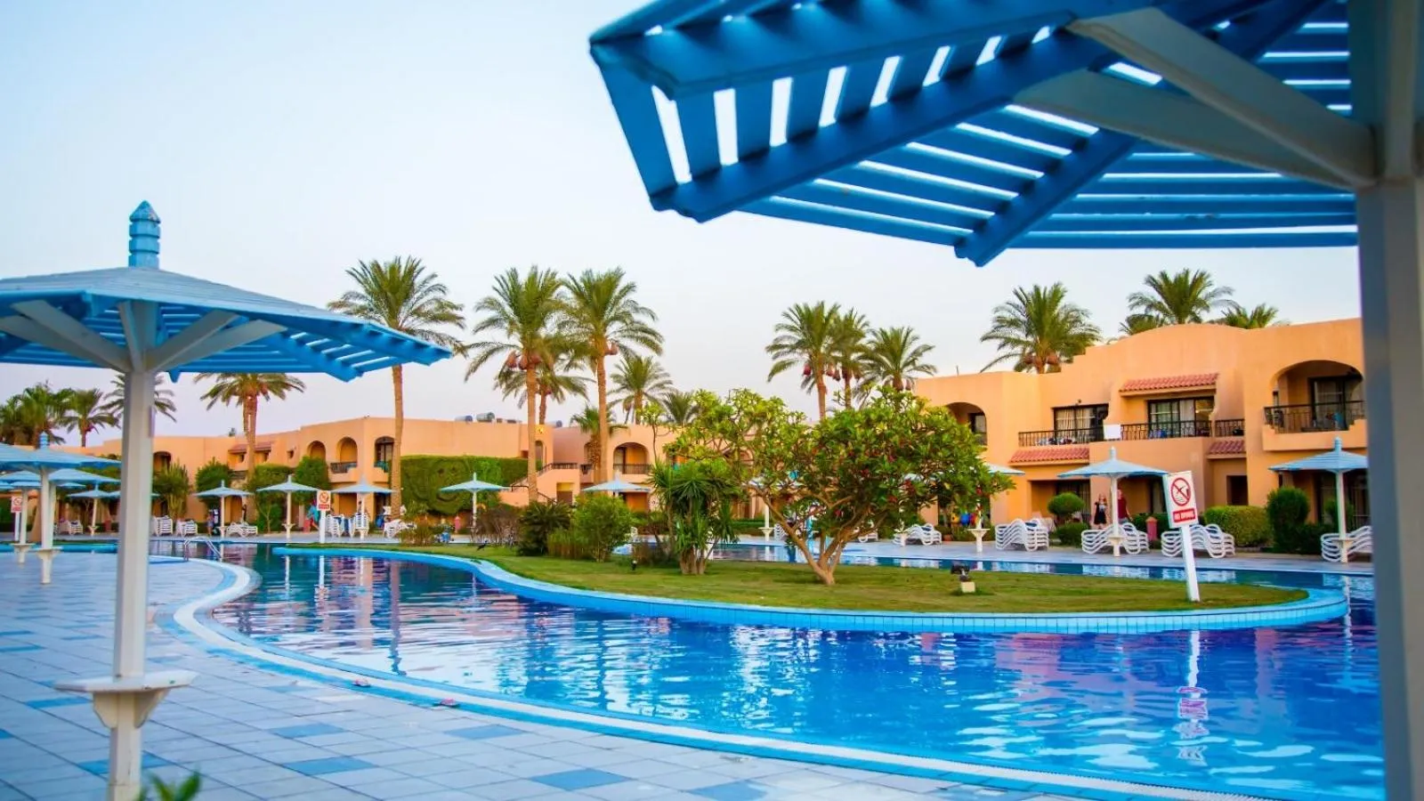 Day in Ali Baba Palace Resort