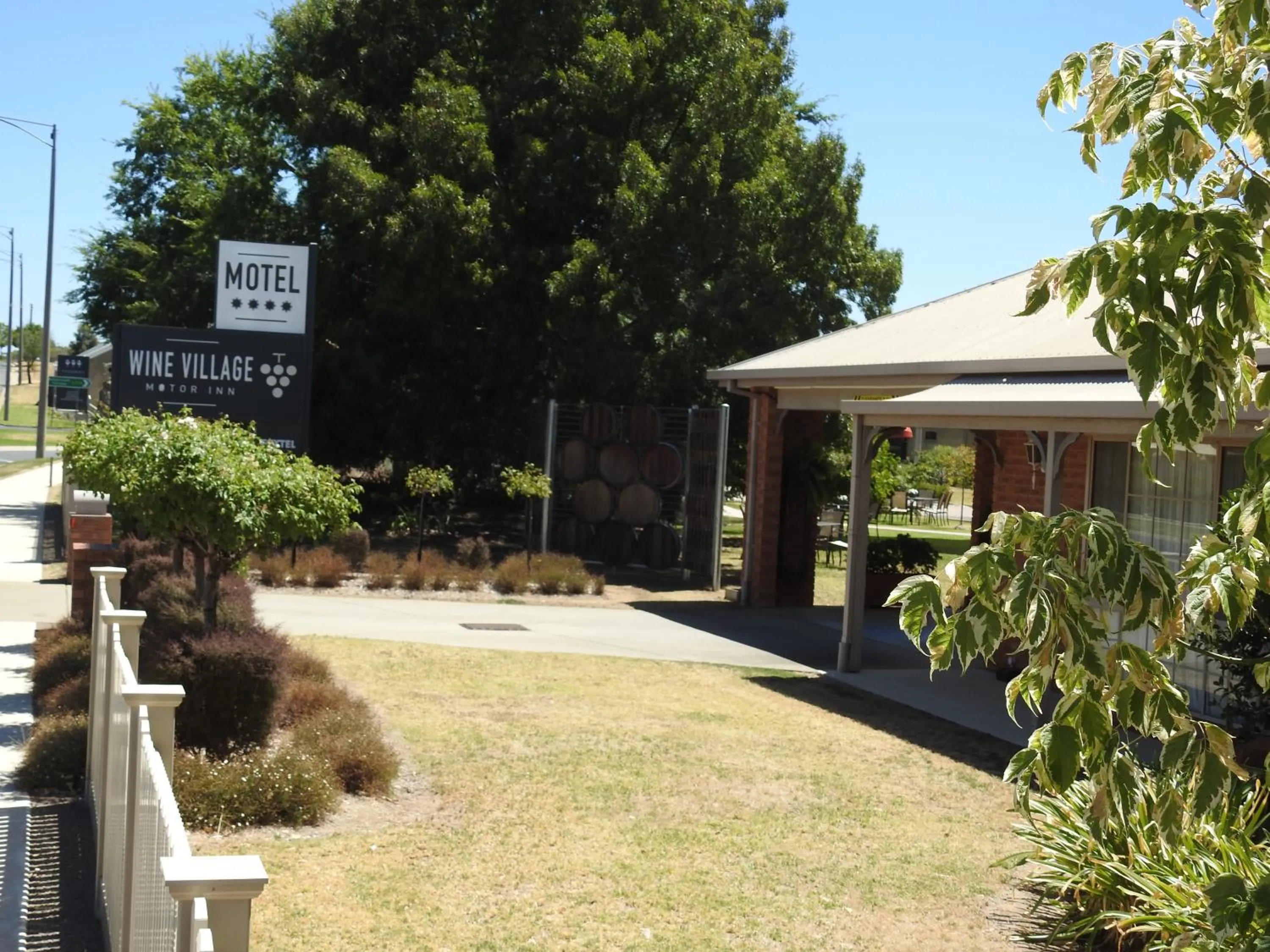 Wine Village Motor Inn