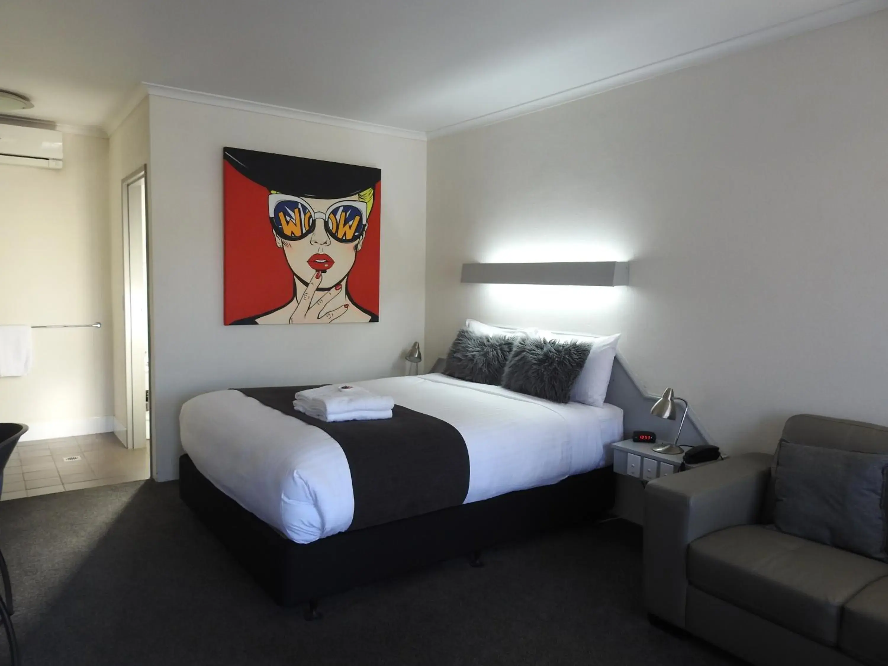 Executive Queen Room in Wine Village Motor Inn Executive Queen Room in Wine Village Motor Inn