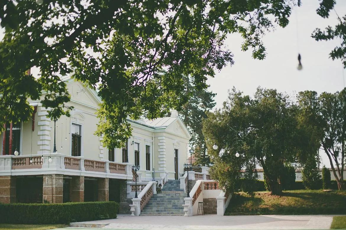 Property building in Conac Polizu