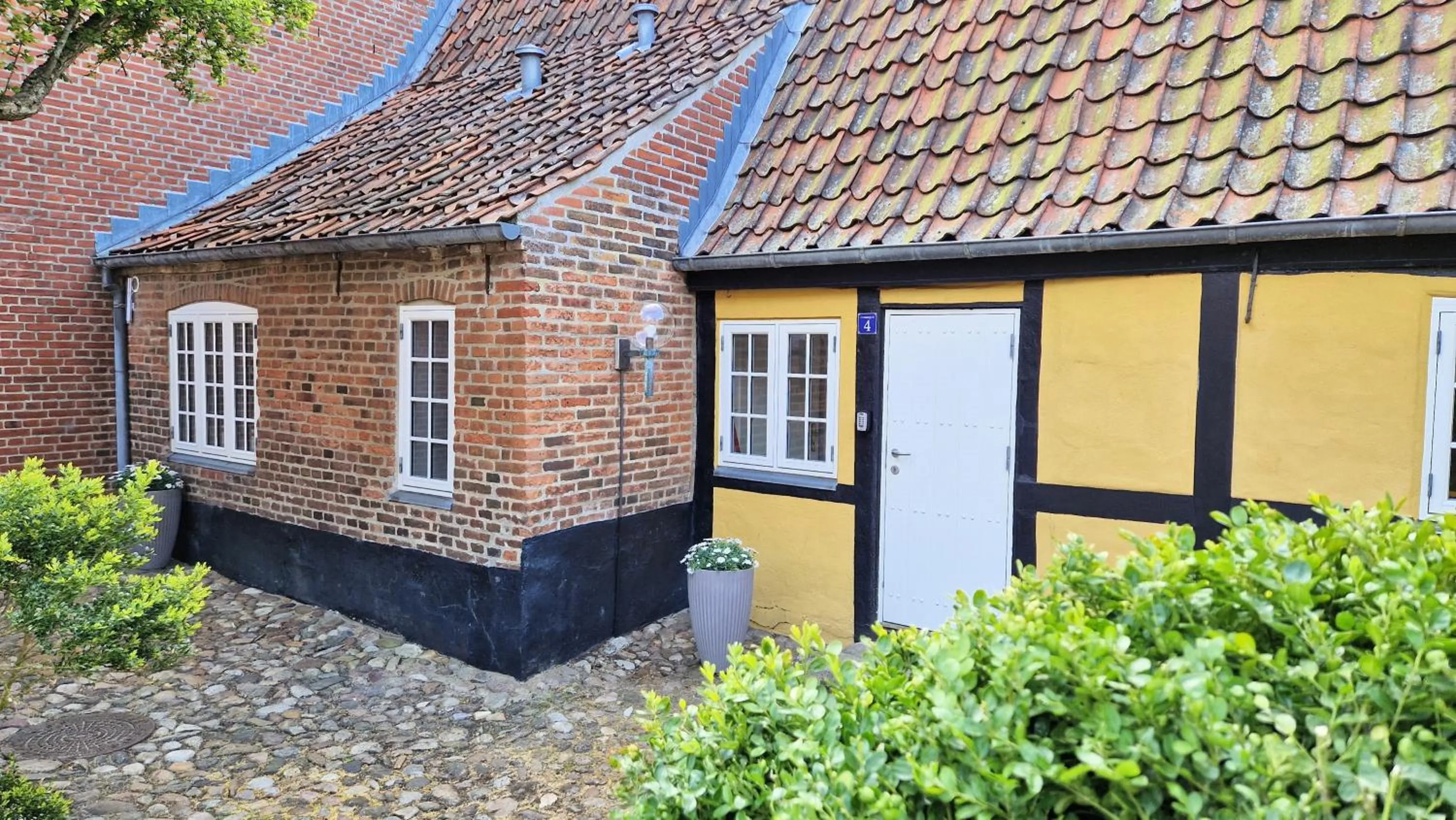 Property building in Hotel Town Living