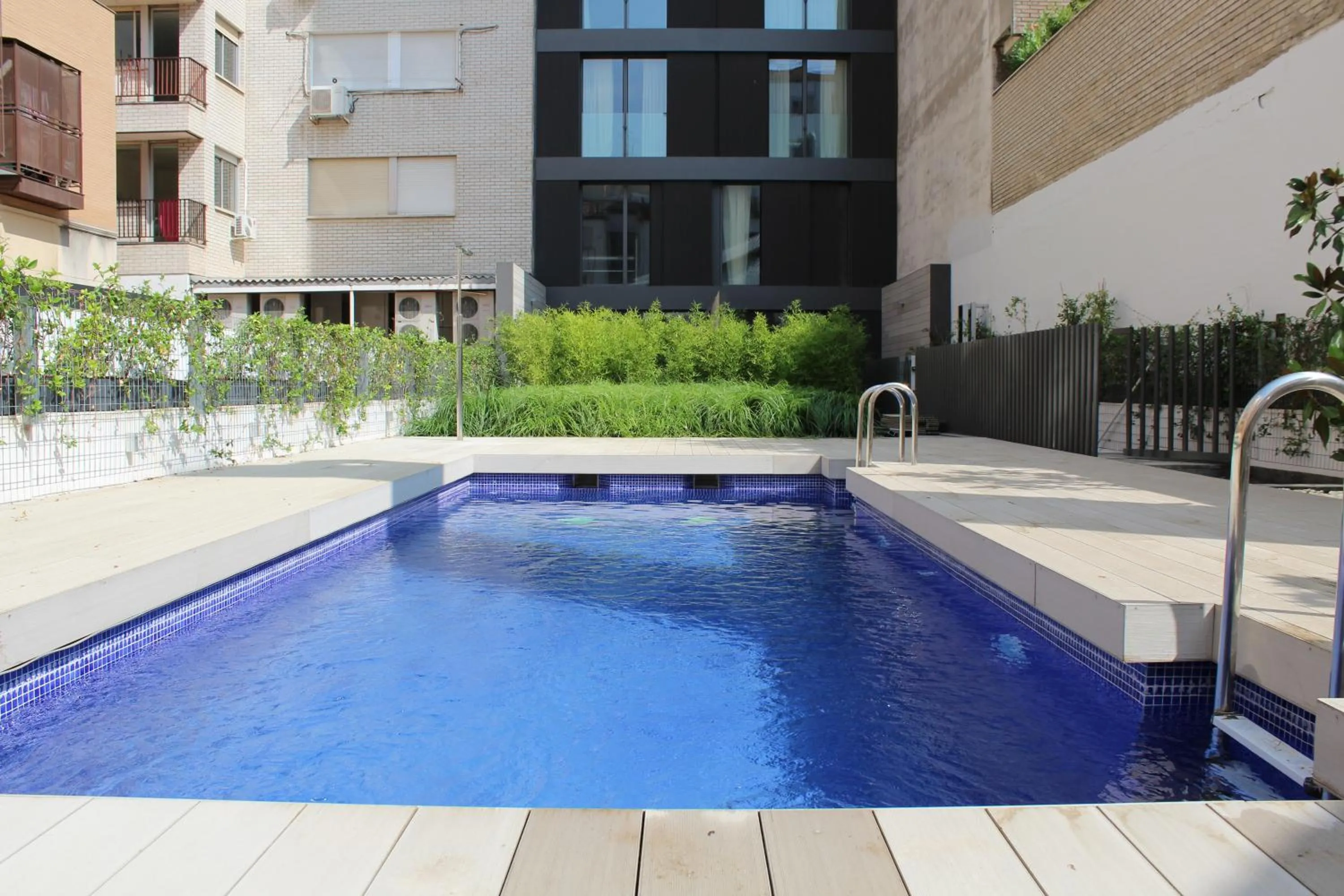 Swimming pool in Hoom Apartments Juan Bravo