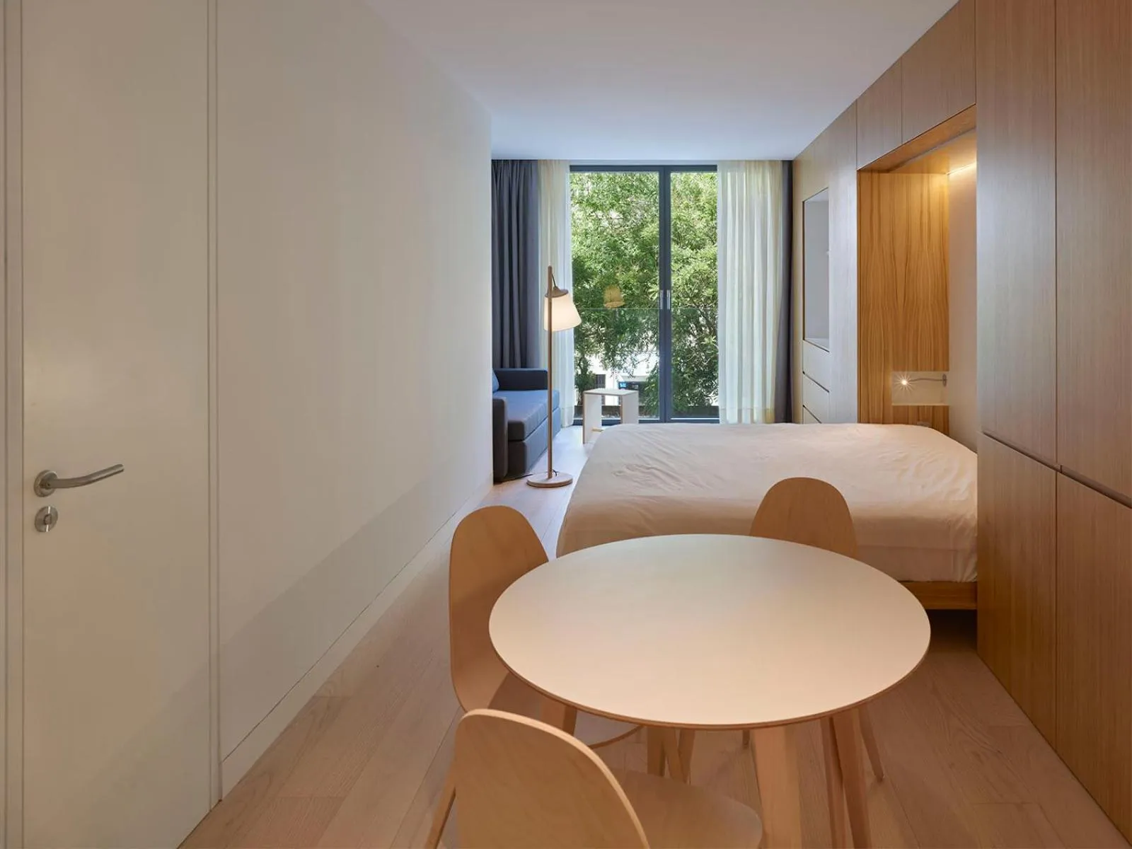 Dining area in Hoom Apartments Juan Bravo