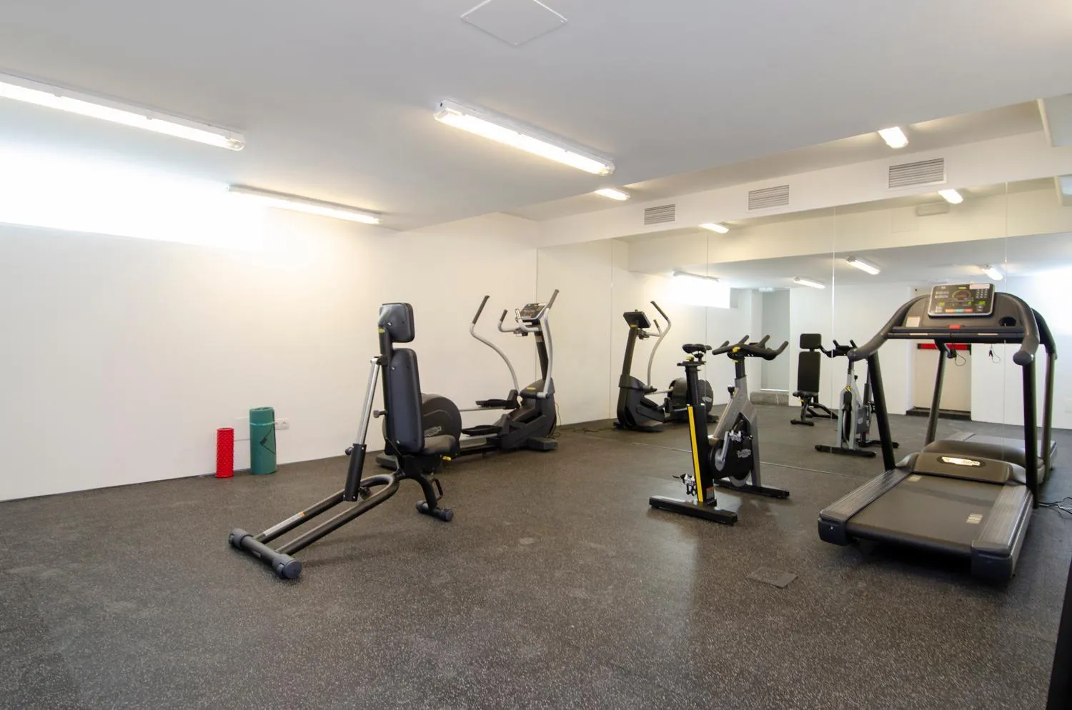 Fitness centre/facilities in Hoom Apartments Juan Bravo