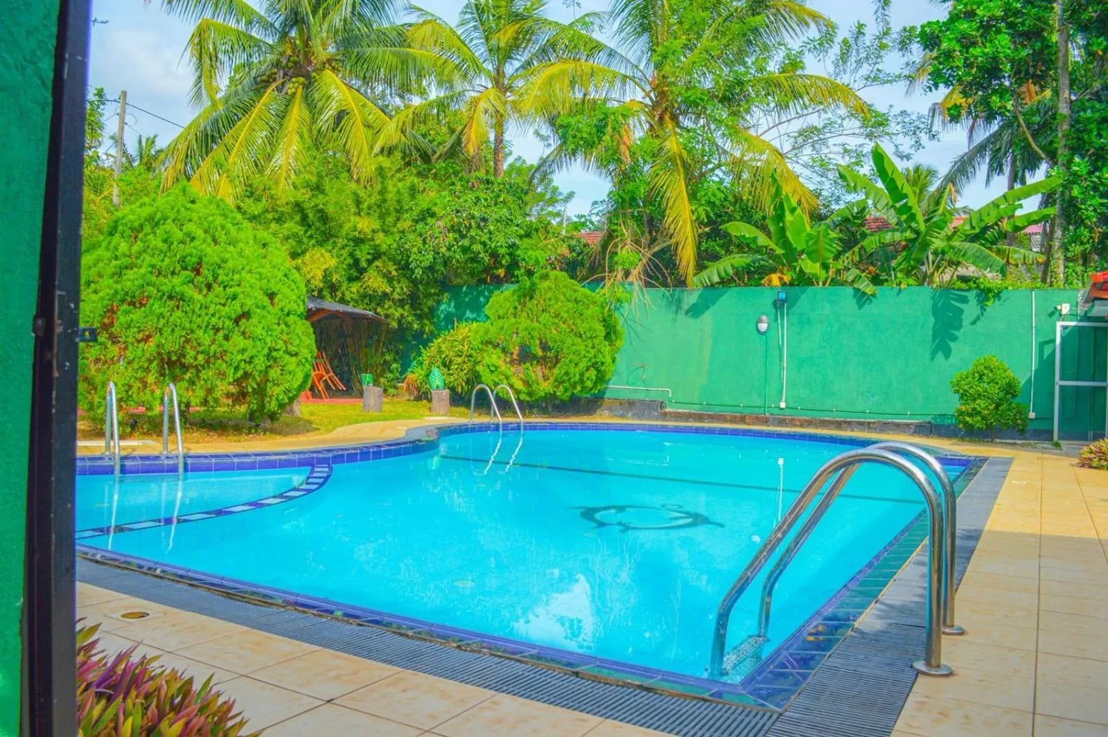 Pool view in Airport Green View Hotel Katunayake