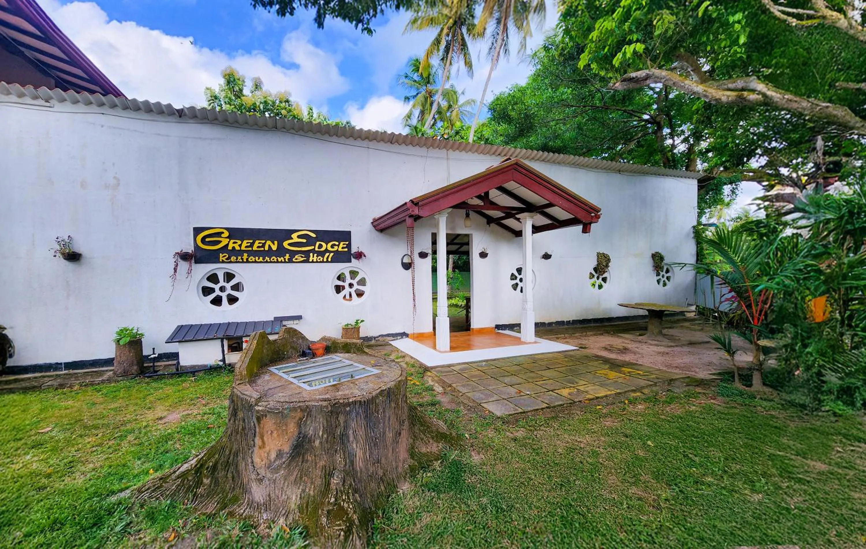 Restaurant/places to eat in Airport Green View Resort