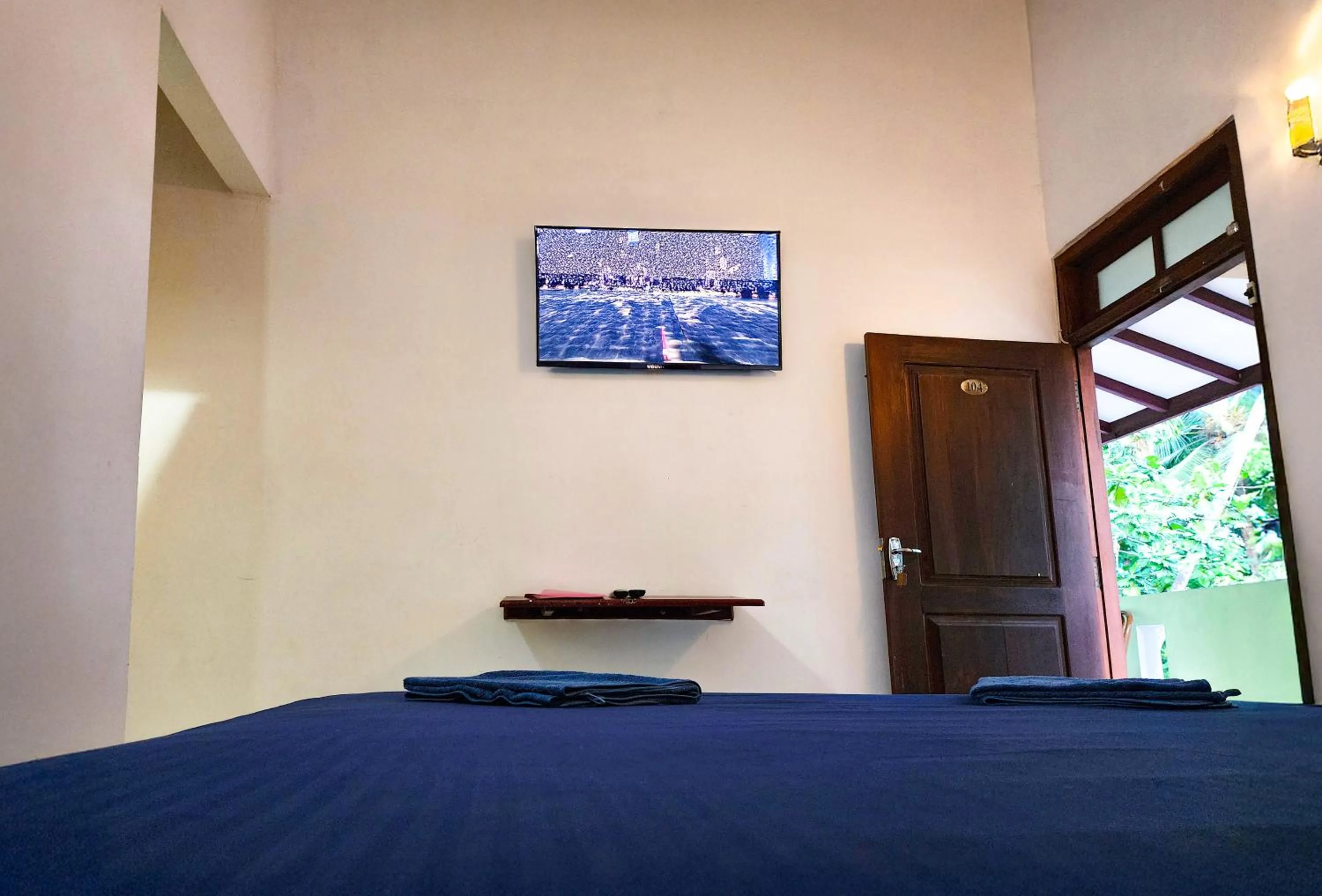 Bed in Airport Green View Resort