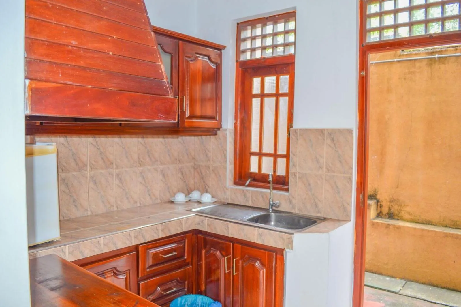 Kitchen or kitchenette in Airport Green View Hotel Katunayake