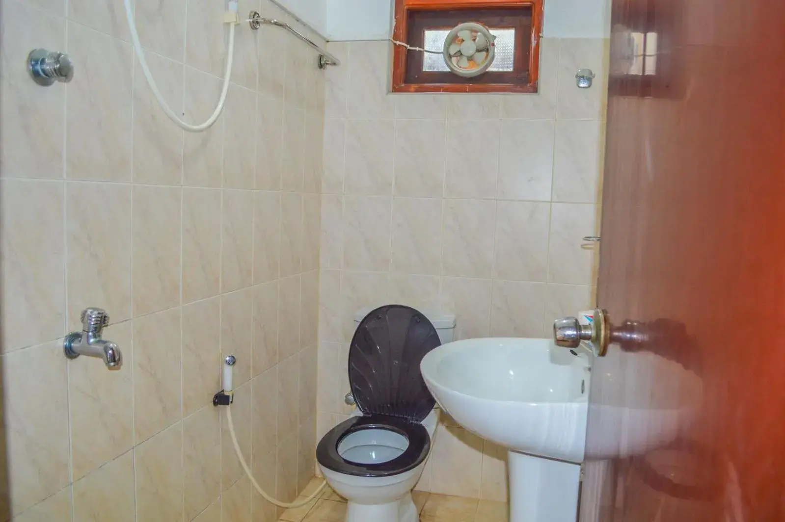 Standard Double Room - single occupancy in Airport Green View Hotel Katunayake Standard Double Room - single occupancy in Airport Green View Hotel Katunayake