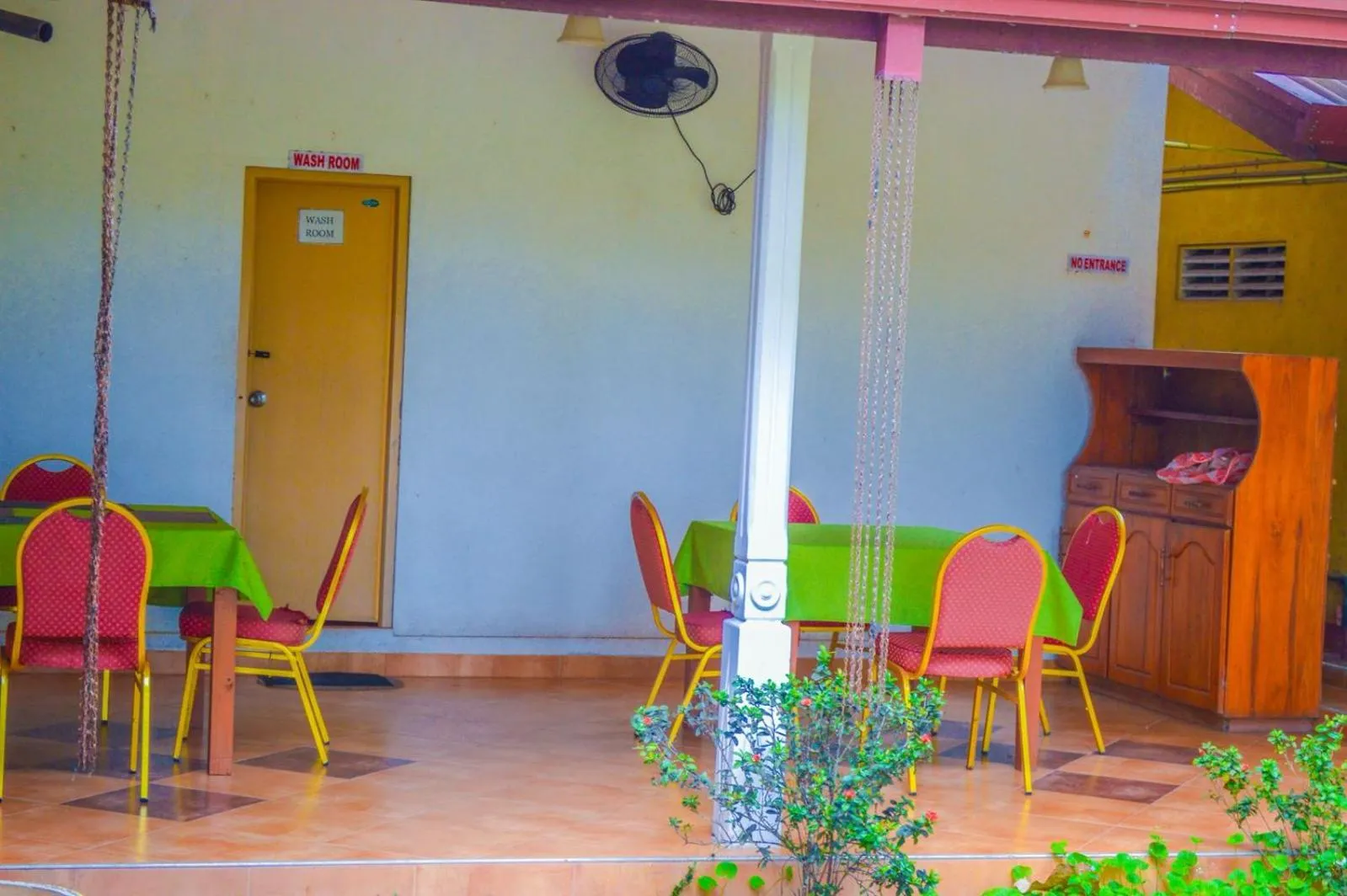 Dining area in Airport Green View Hotel Katunayake