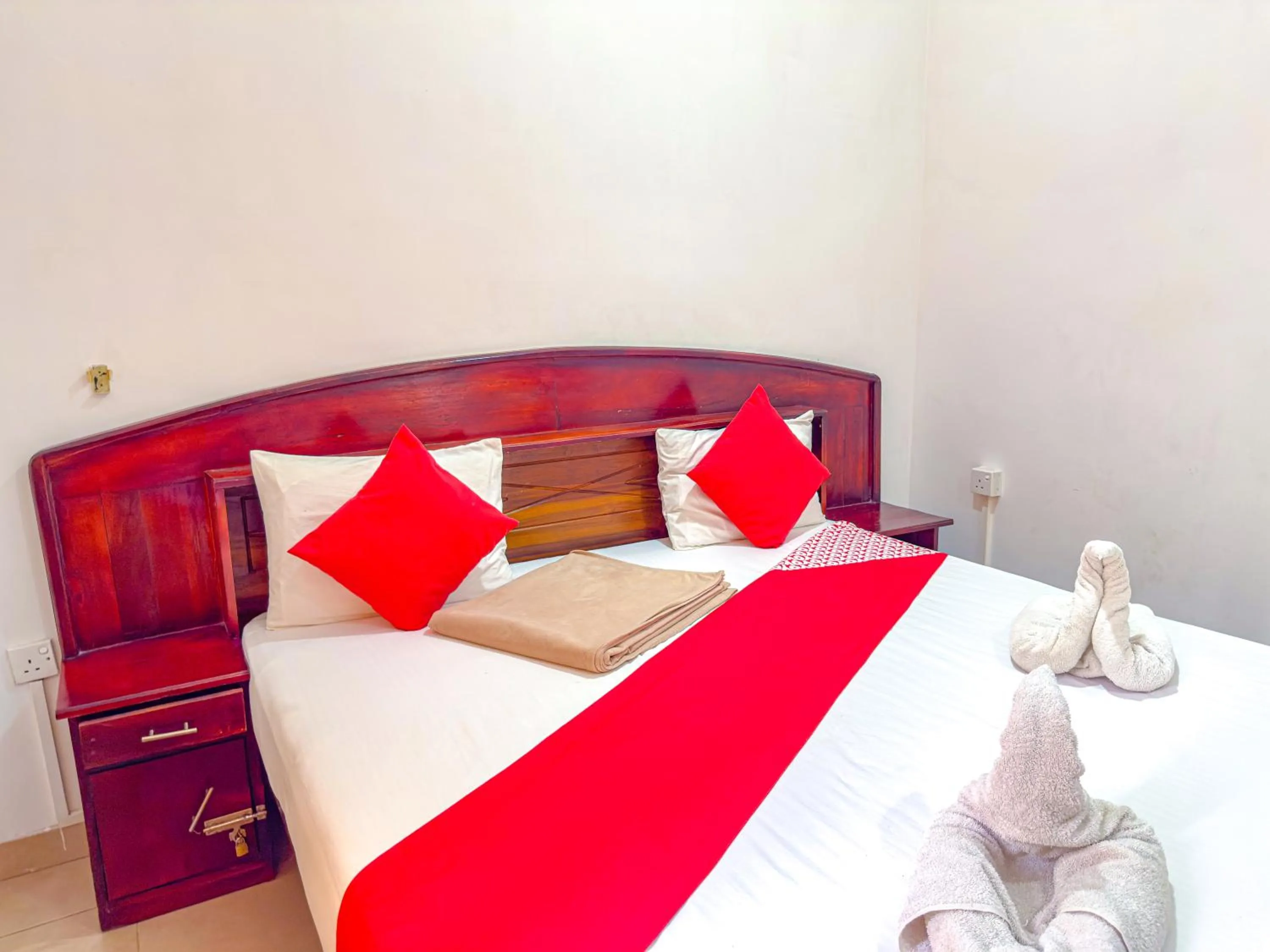 Bedroom, Bed in Airport Green View Hotel Katunayake