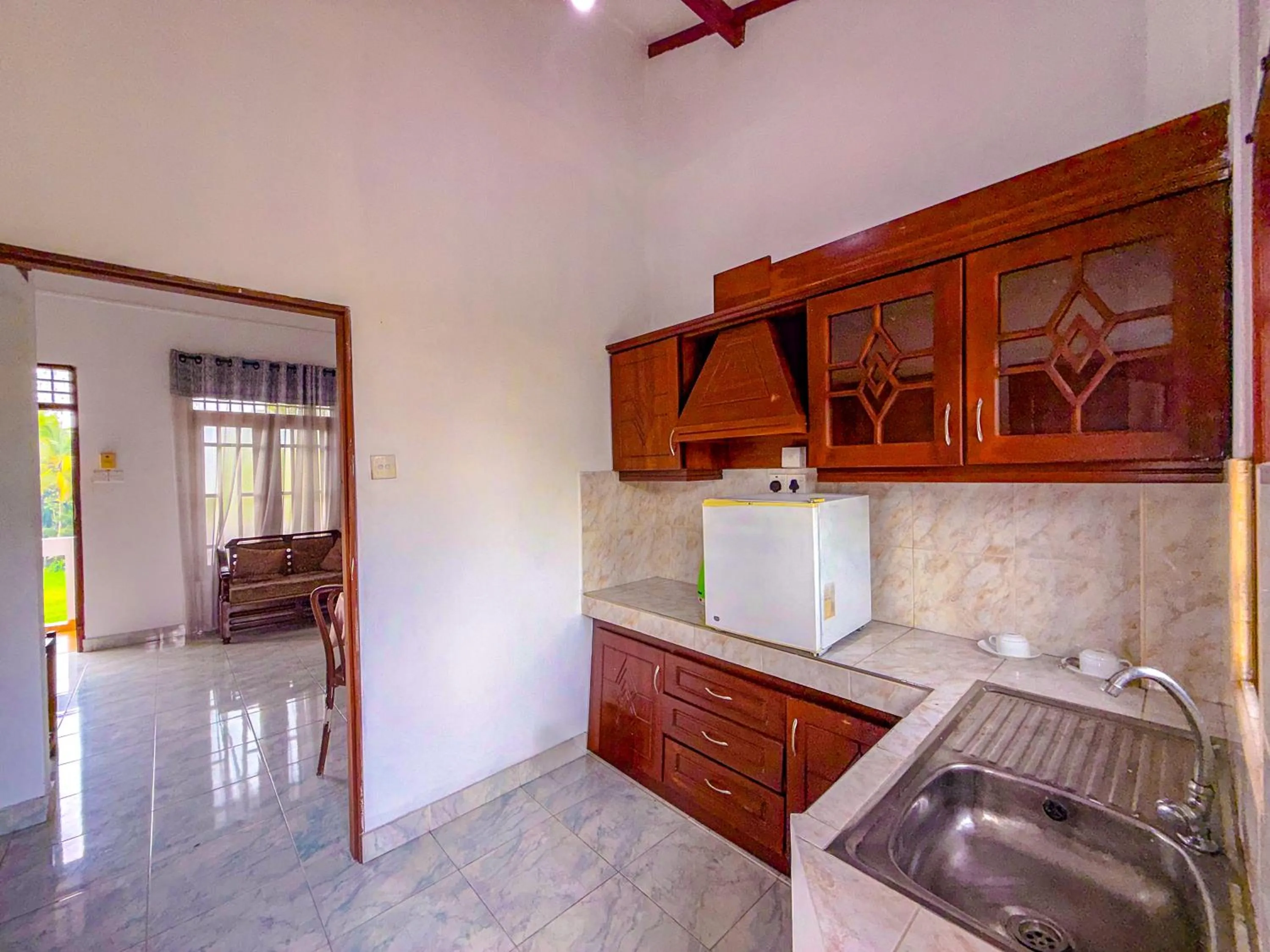 Kitchen or kitchenette in Airport Green View Hotel Katunayake