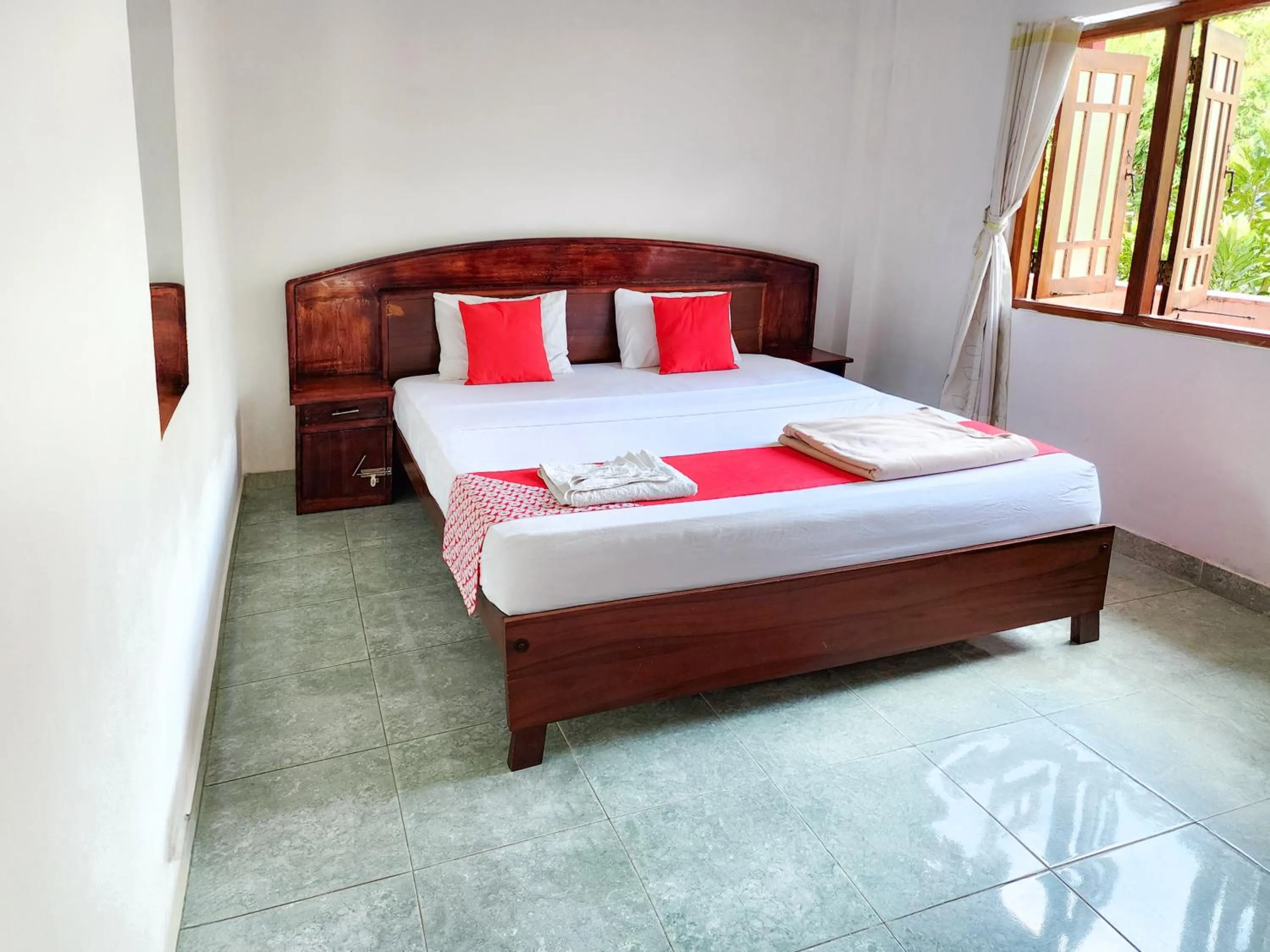 Bed in Airport Green View Resort