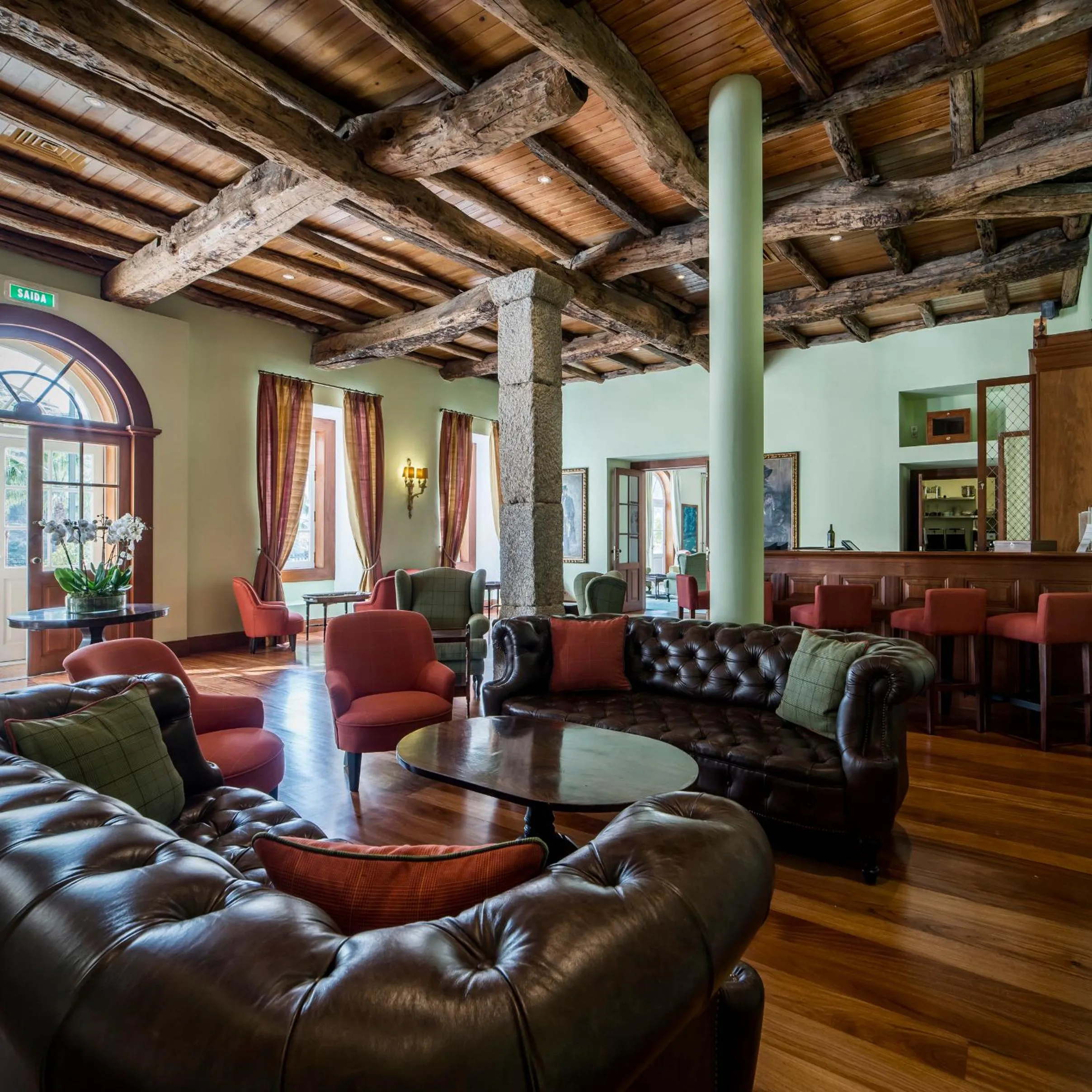 Library in The Vintage House - Douro