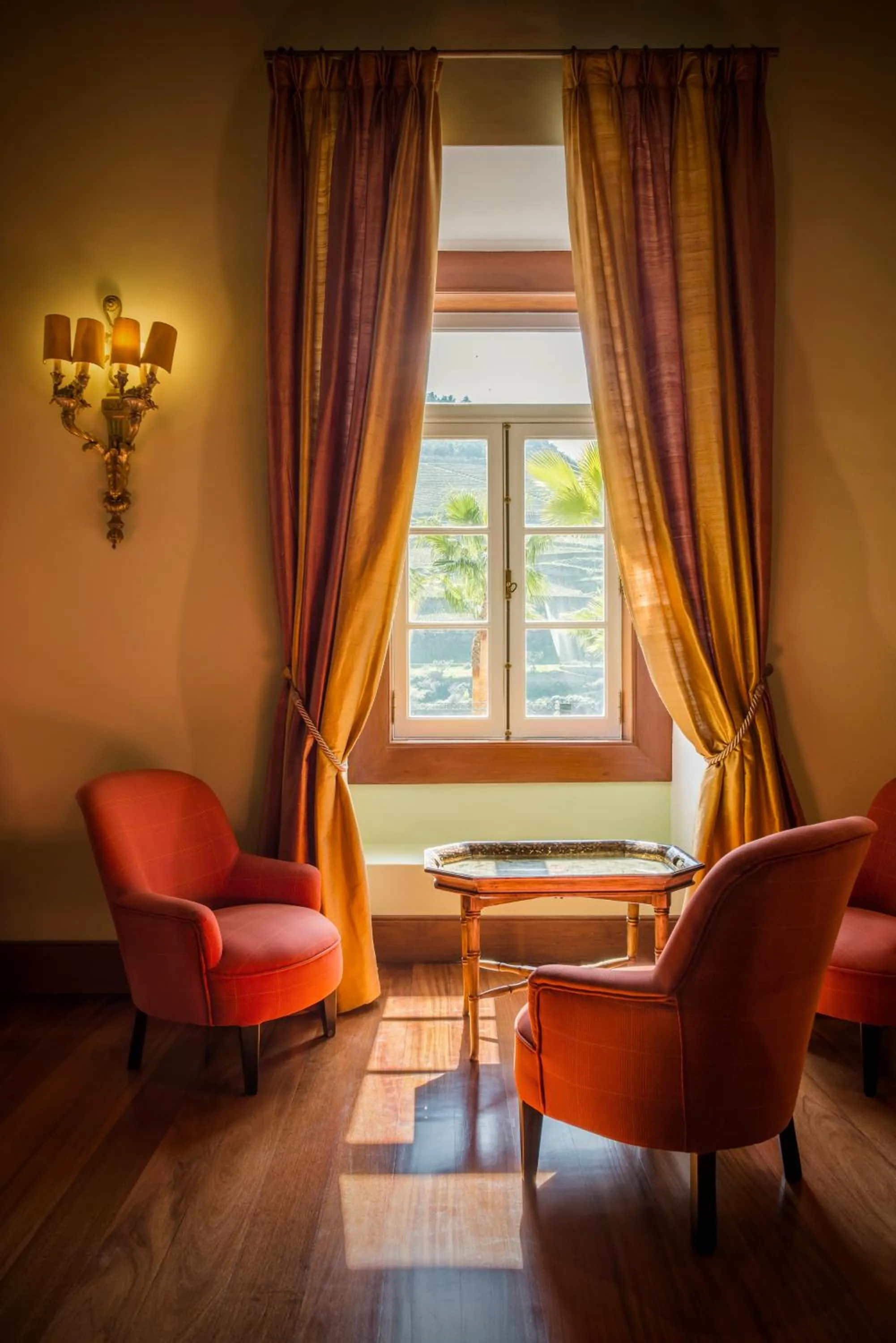 Library in The Vintage House - Douro