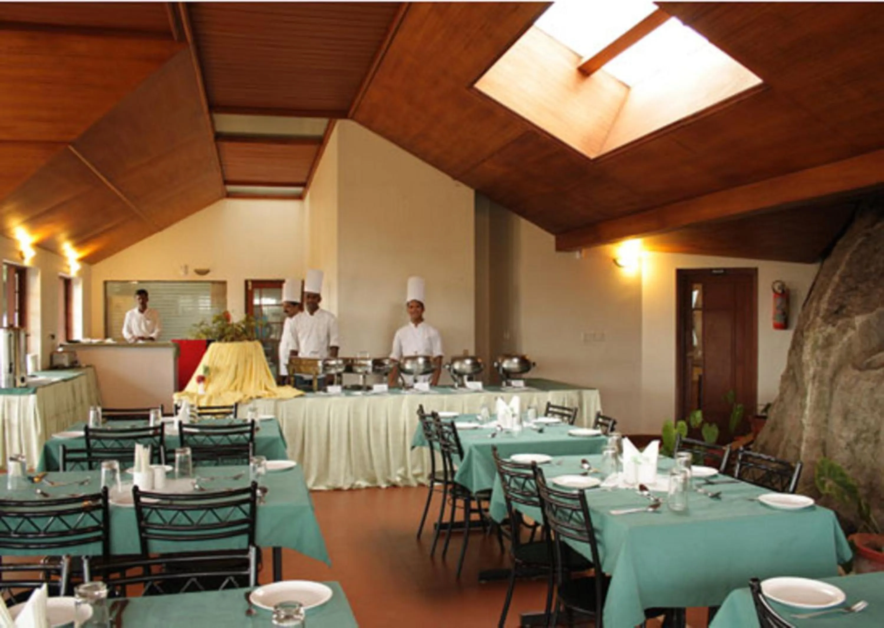 Restaurant/places to eat in Ayur County Resort