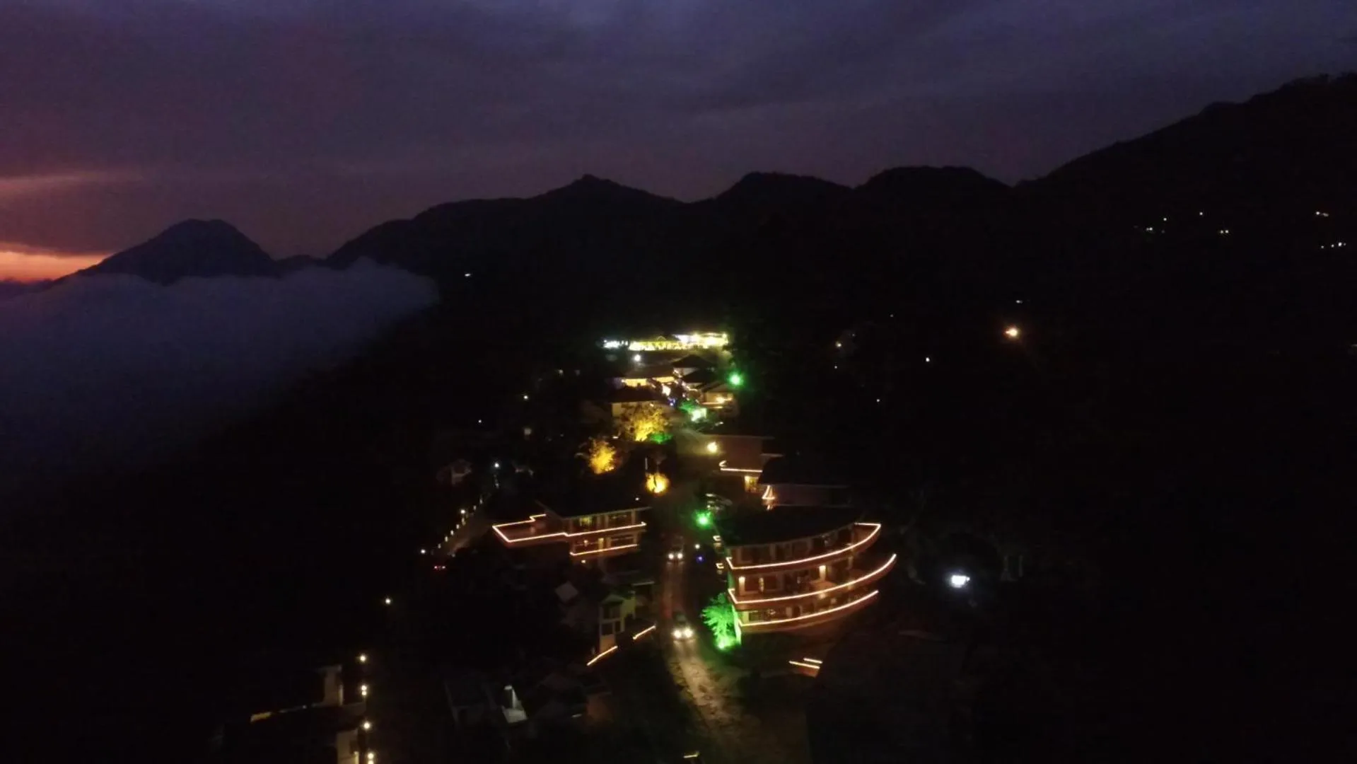 Area and facilities in Ayur County Resort