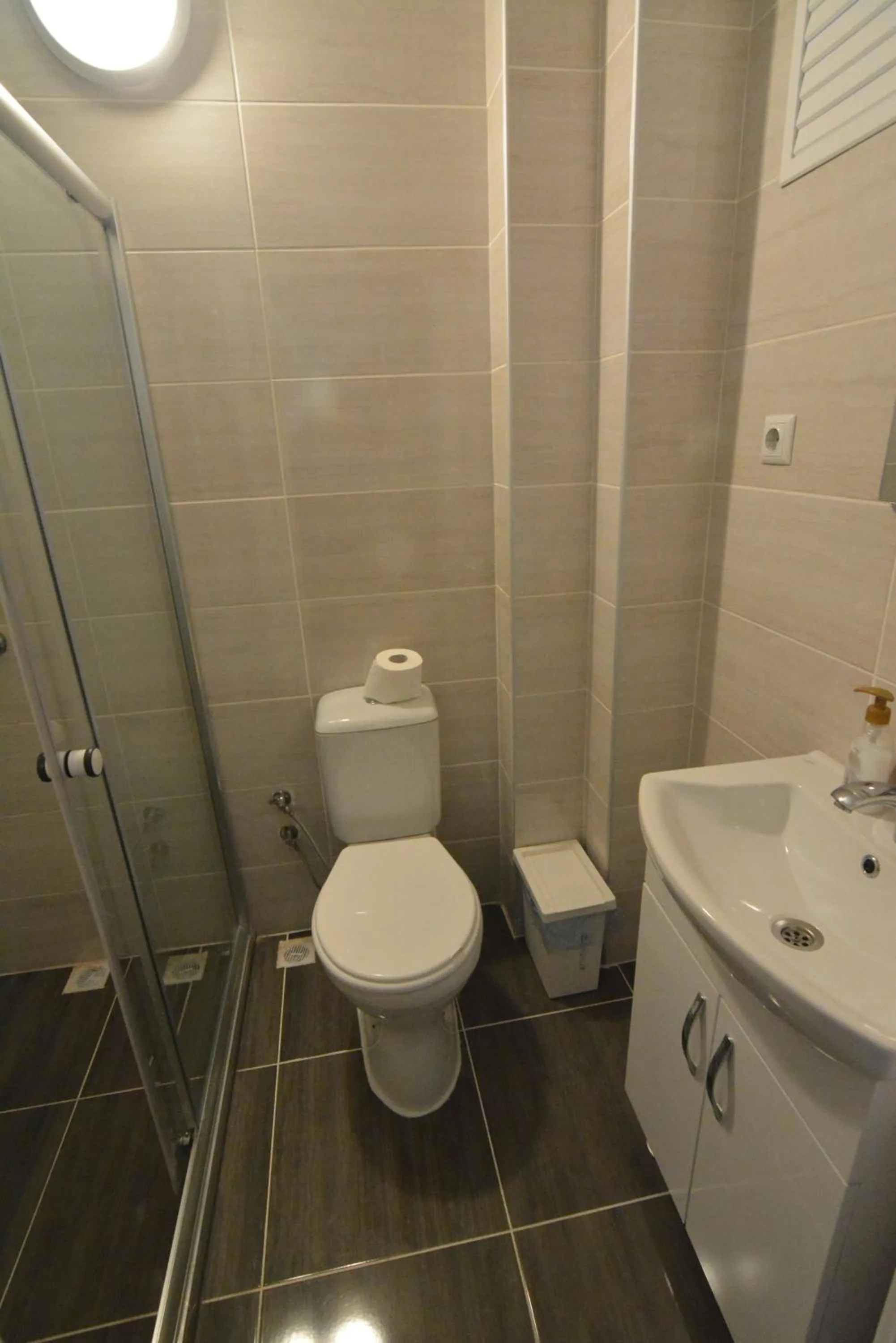 Bathroom in Deeps Hostel Ankara