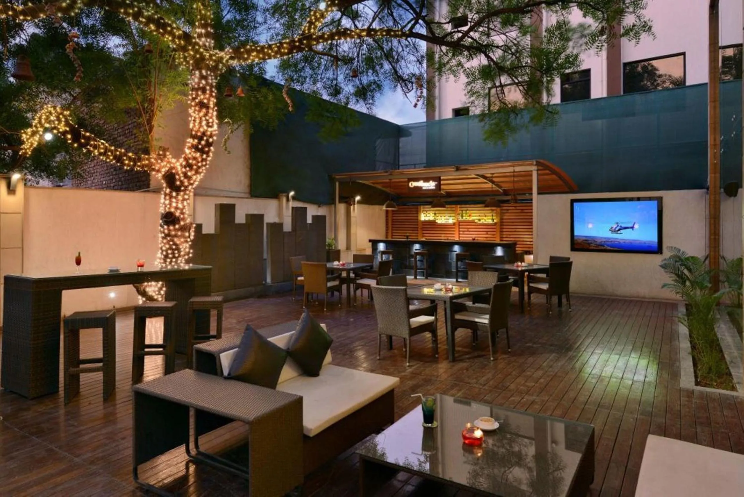 Restaurant/places to eat in Quality Inn Gurgaon