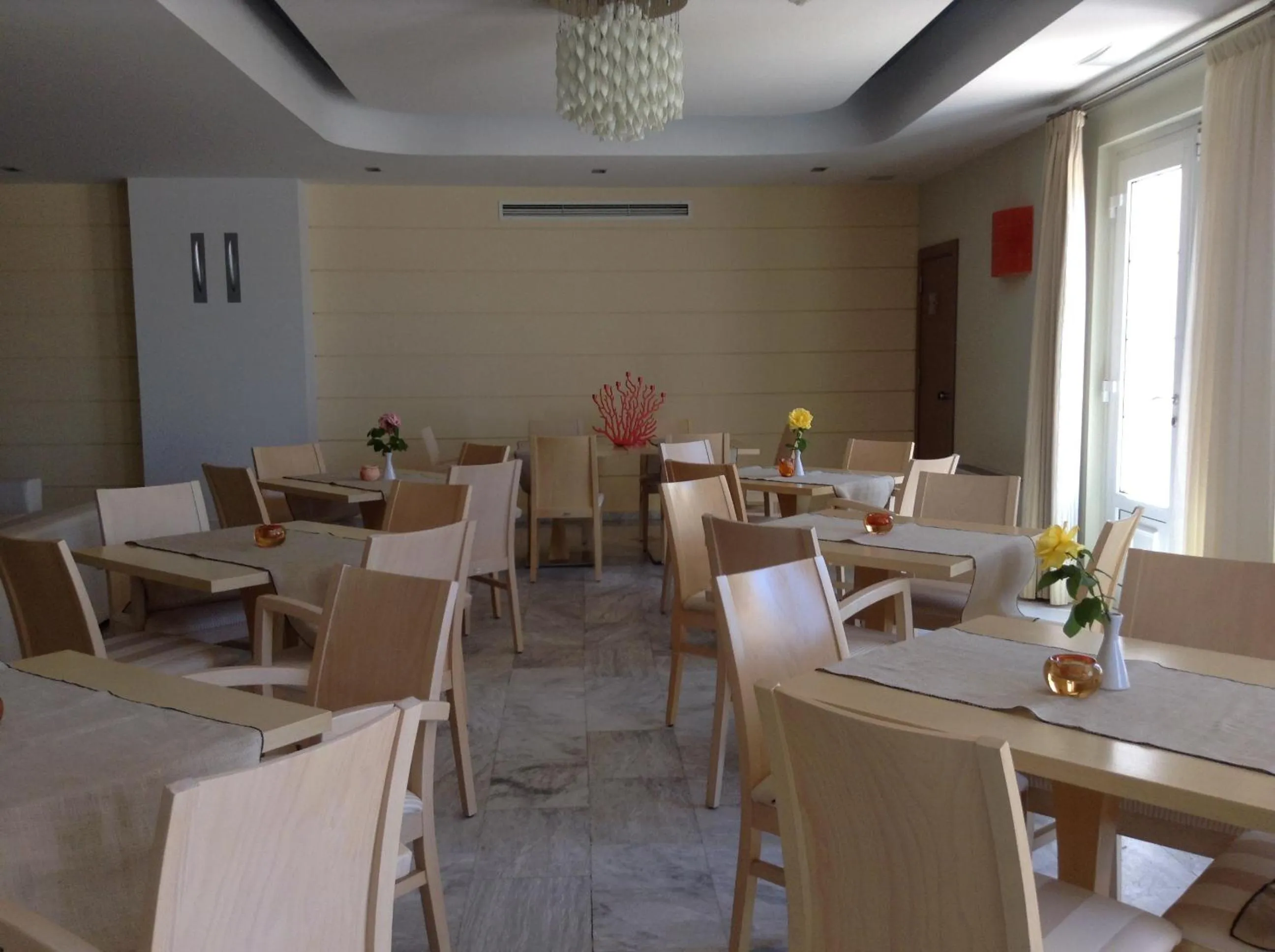 Restaurant/places to eat in Nissaki Beach Hotel