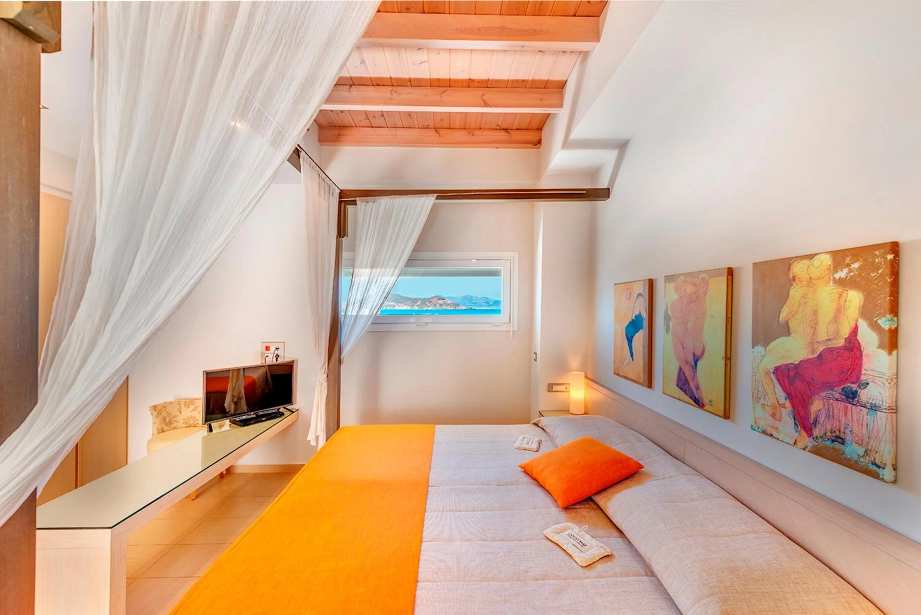 Bedroom, Bed in Nissaki Beach Hotel