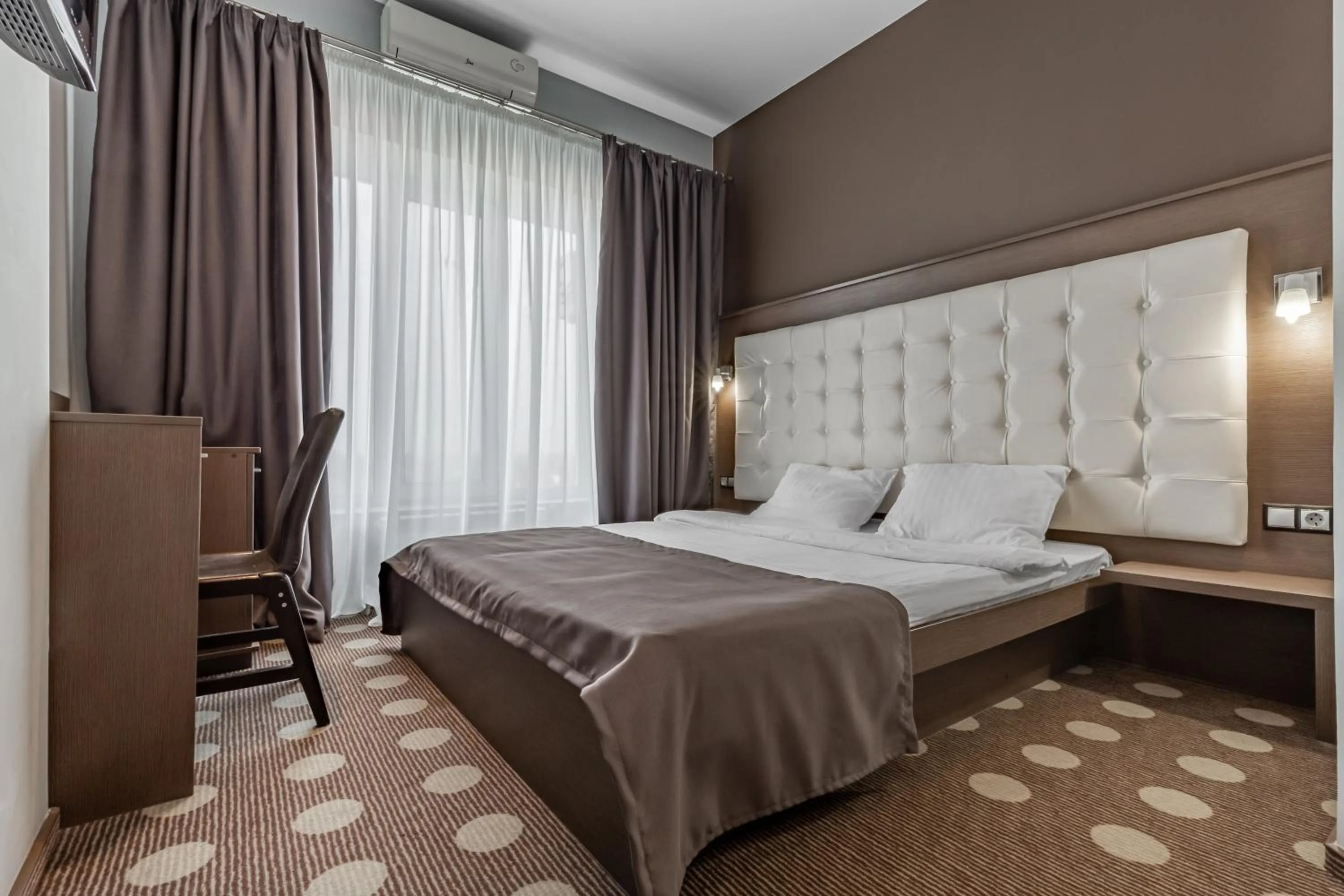 Bed in Ambassador Plaza