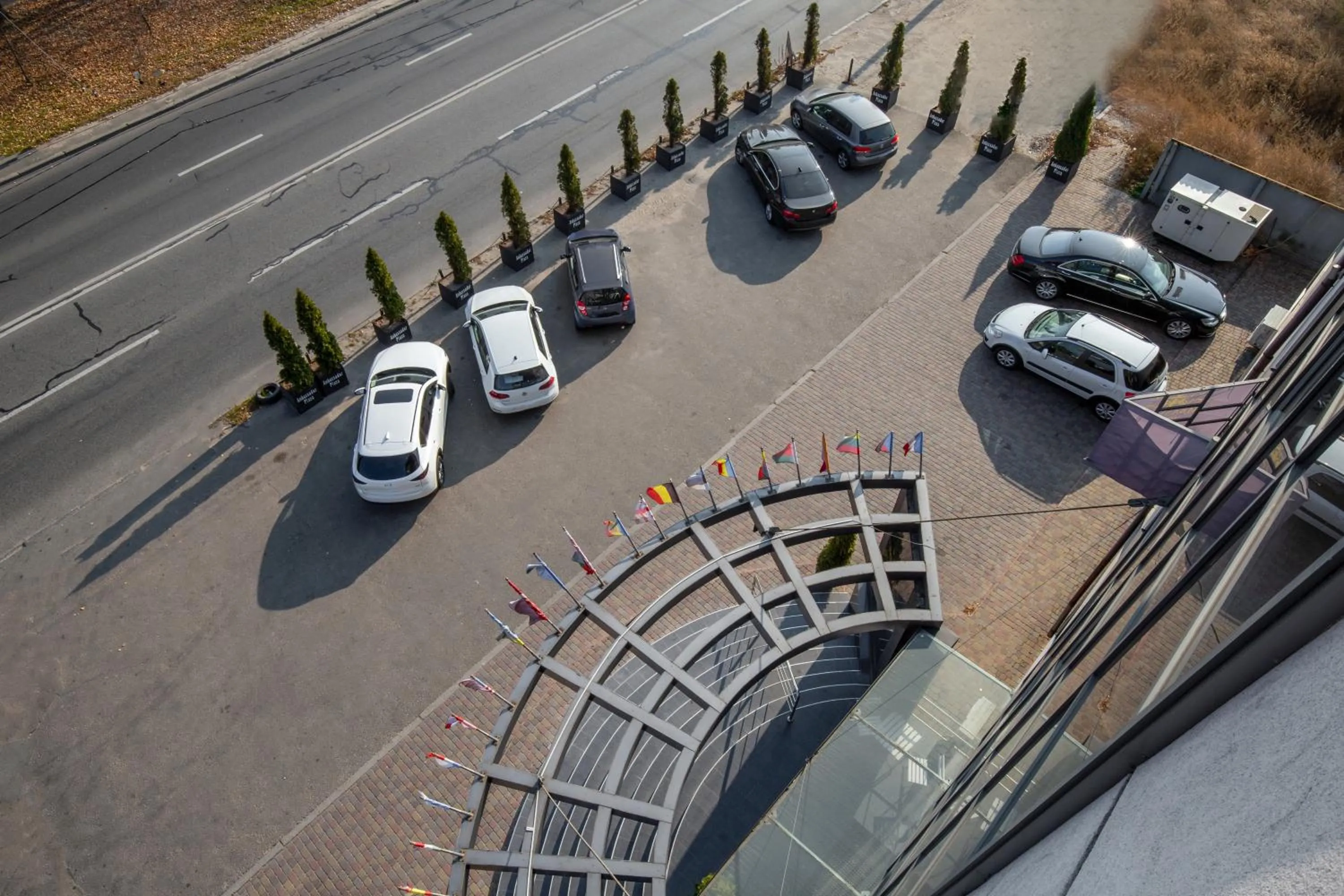 Parking in Ambassador Plaza