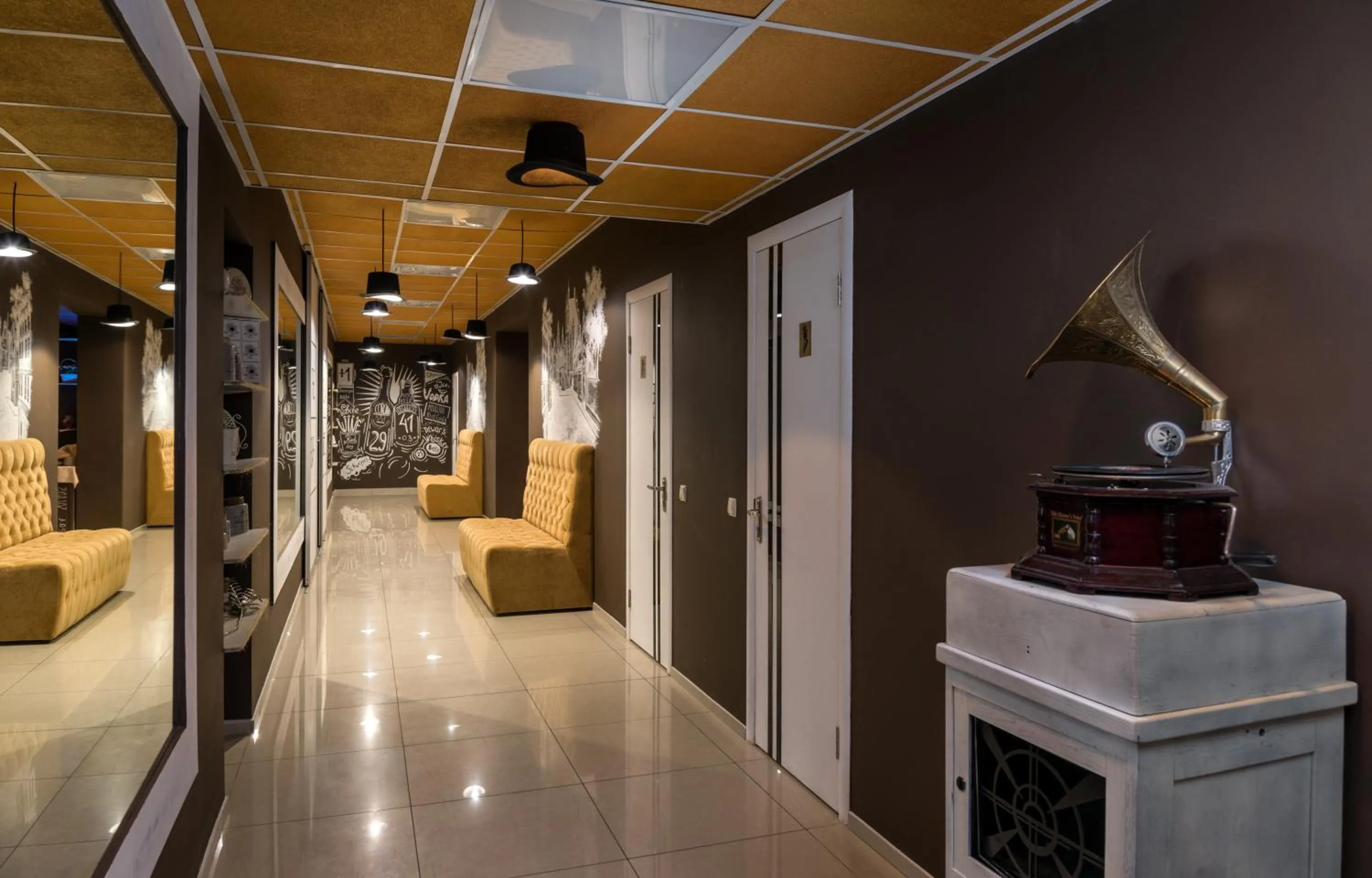 Restaurant/places to eat in Ambassador Plaza