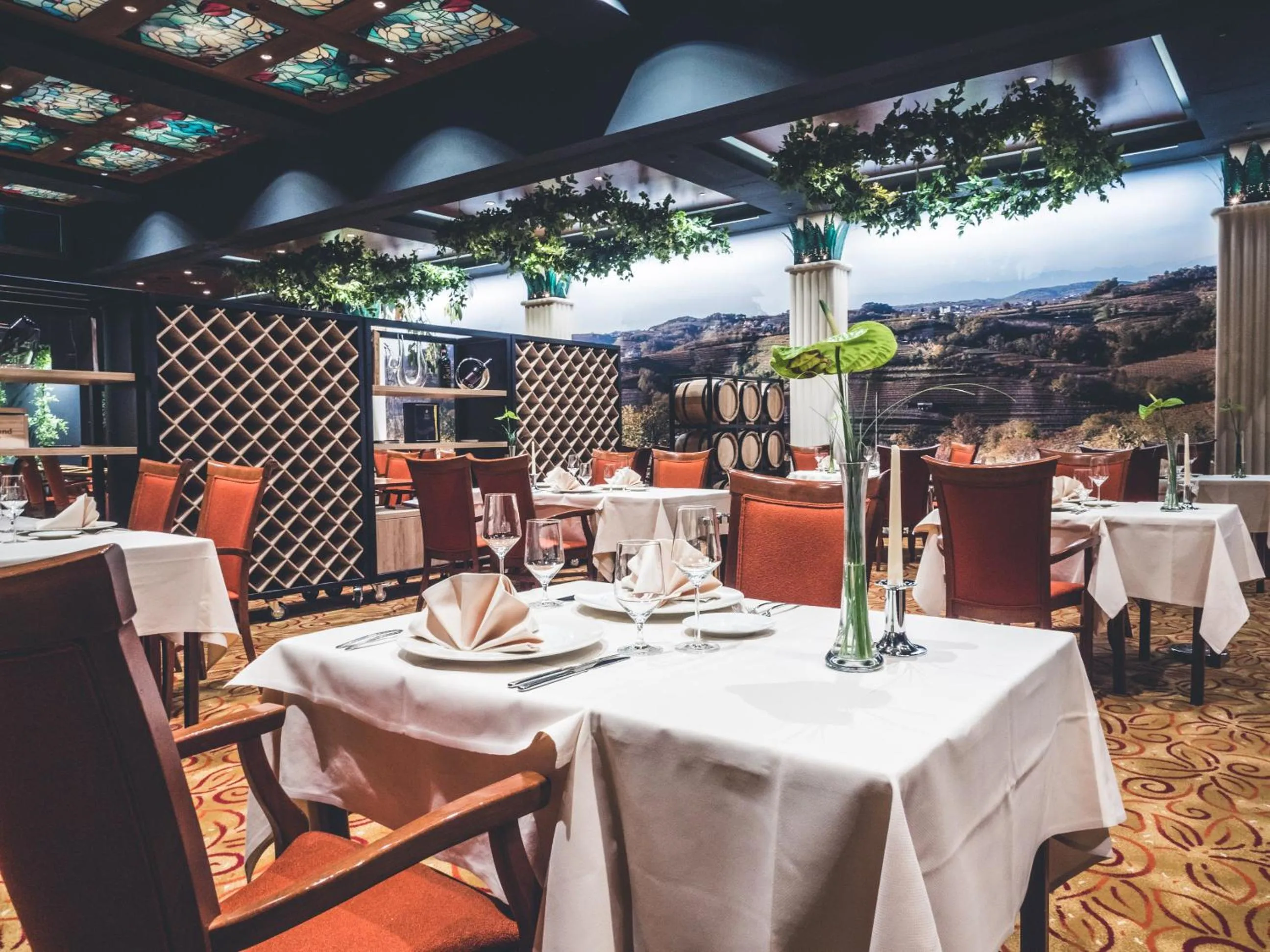 Restaurant/places to eat in Park, Hotel & Entertainment