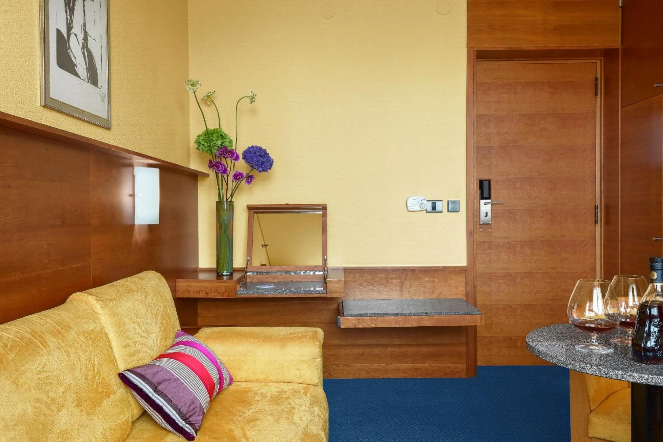 Photo of the whole room in Park, Hotel & Entertainment