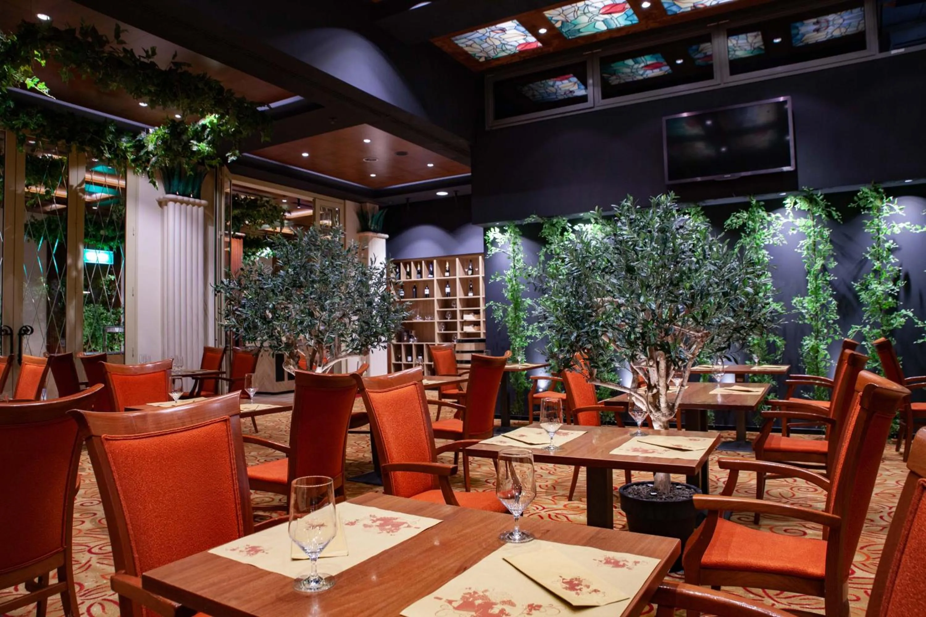 Restaurant/places to eat in Park, Hotel & Entertainment