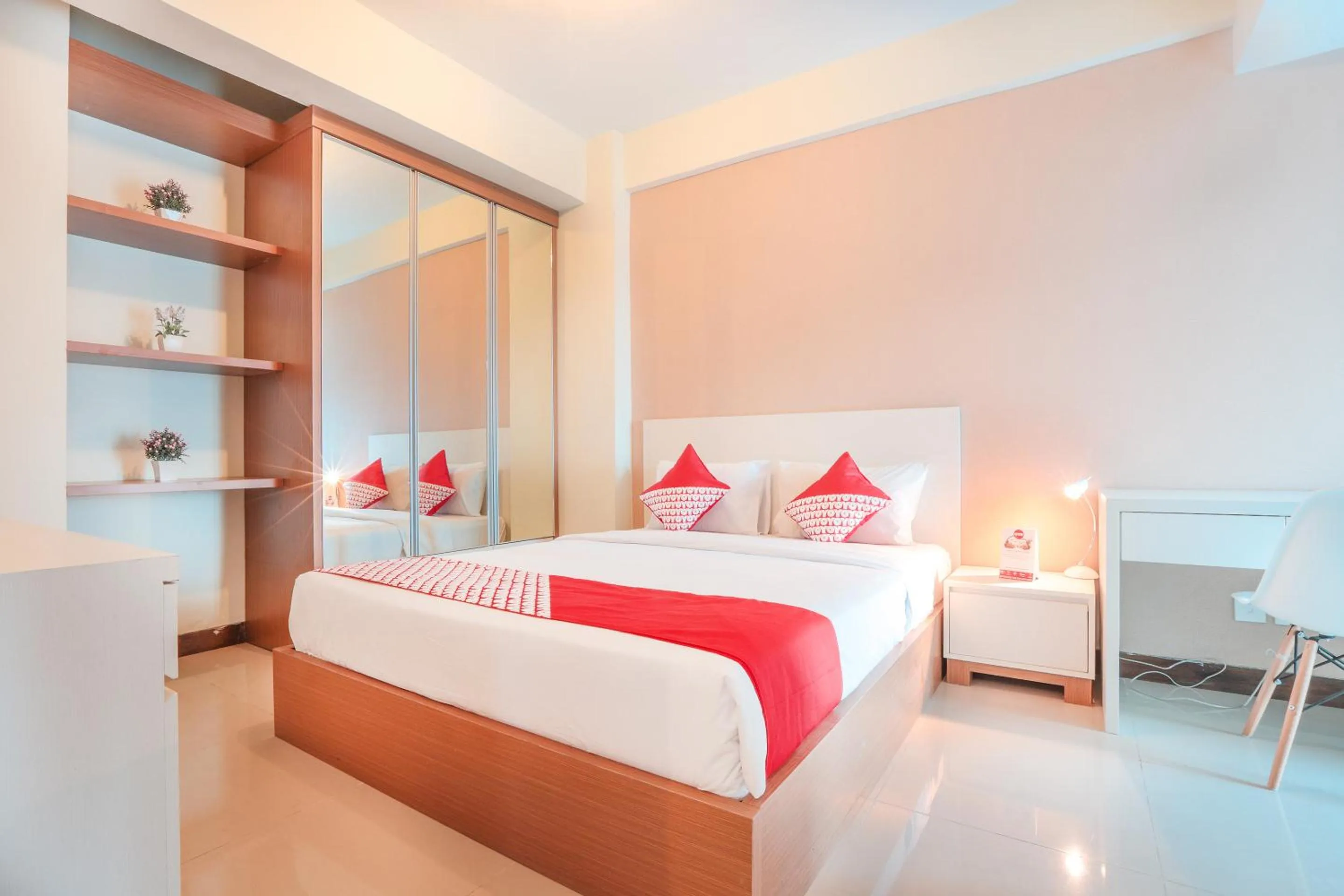 Bedroom in OYO  Flagship 755 Appartel Grand Dhika City