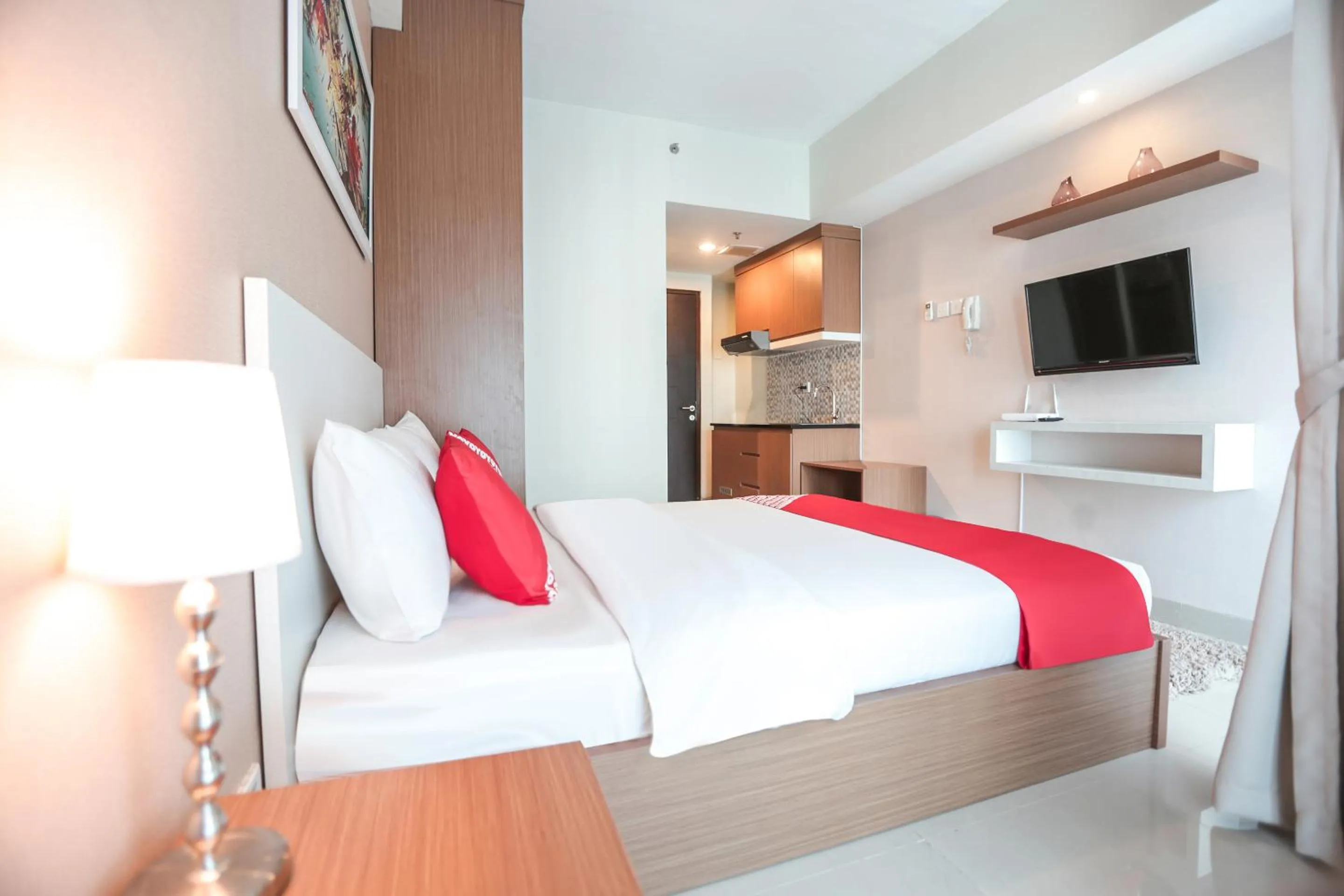 Bedroom in OYO  Flagship 755 Appartel Grand Dhika City