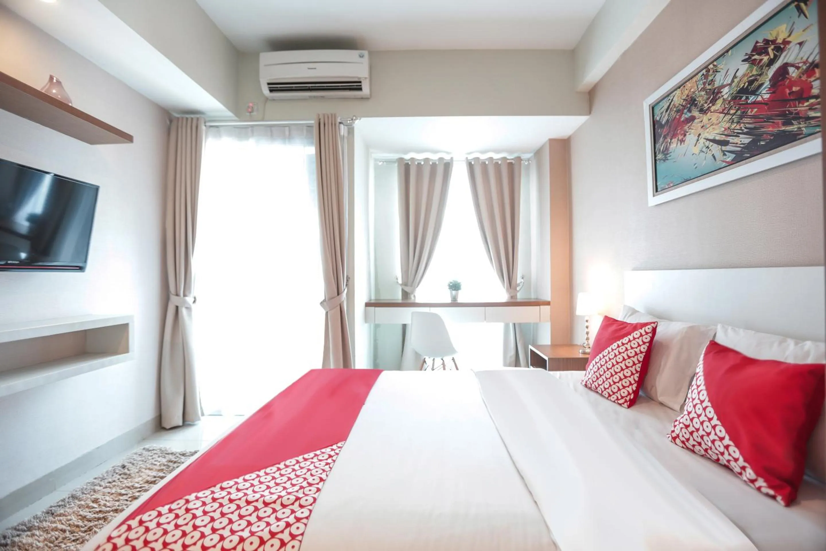 Bedroom in OYO  Flagship 755 Appartel Grand Dhika City