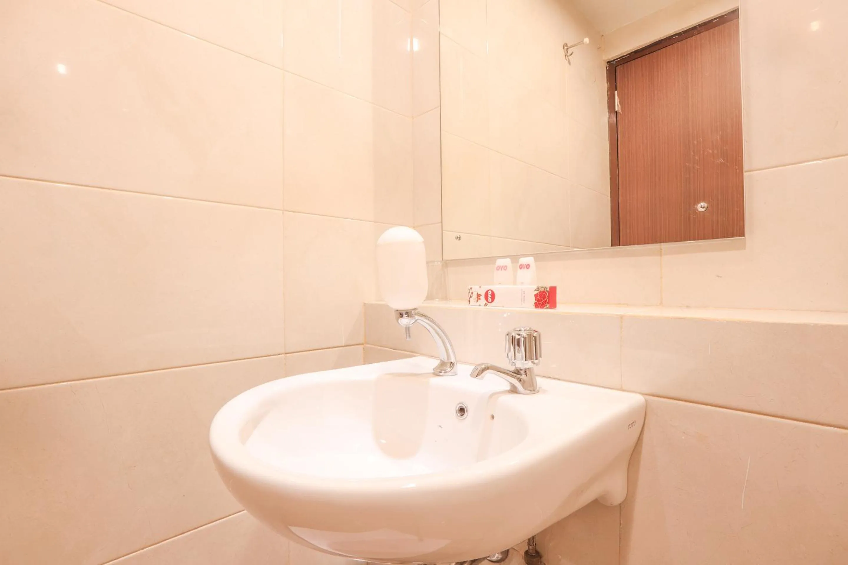 Bathroom in OYO  Flagship 755 Appartel Grand Dhika City