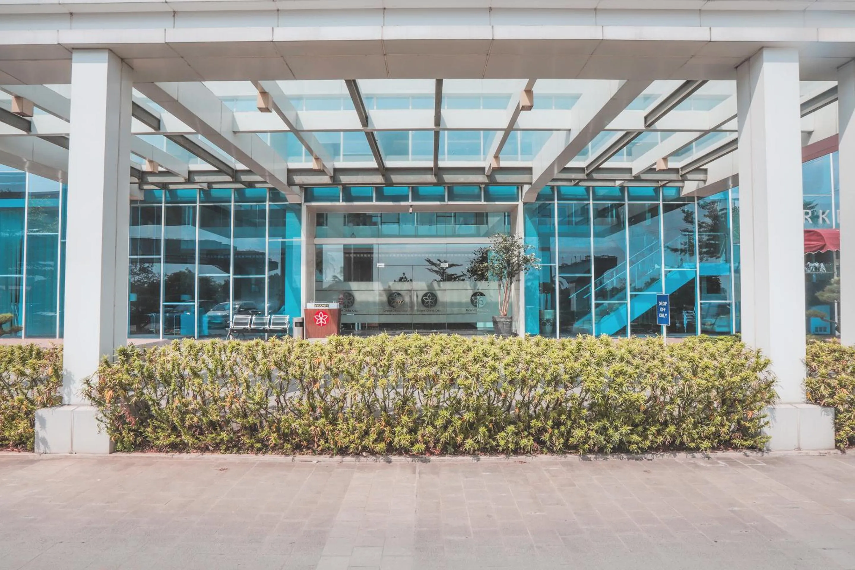 Facade/entrance in OYO  Flagship 755 Appartel Grand Dhika City
