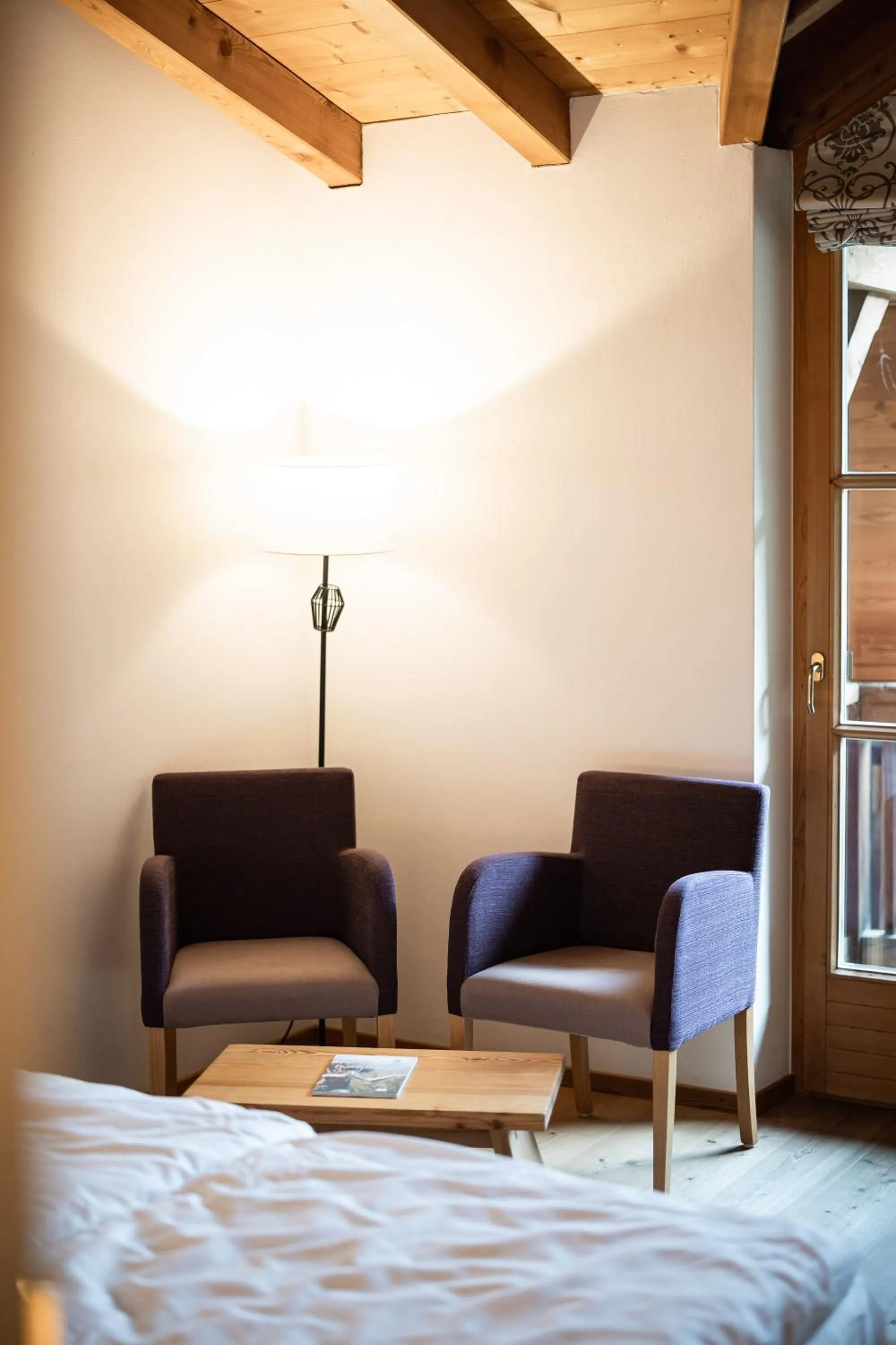 Seating area, Bed in Tonzhaus Hotel