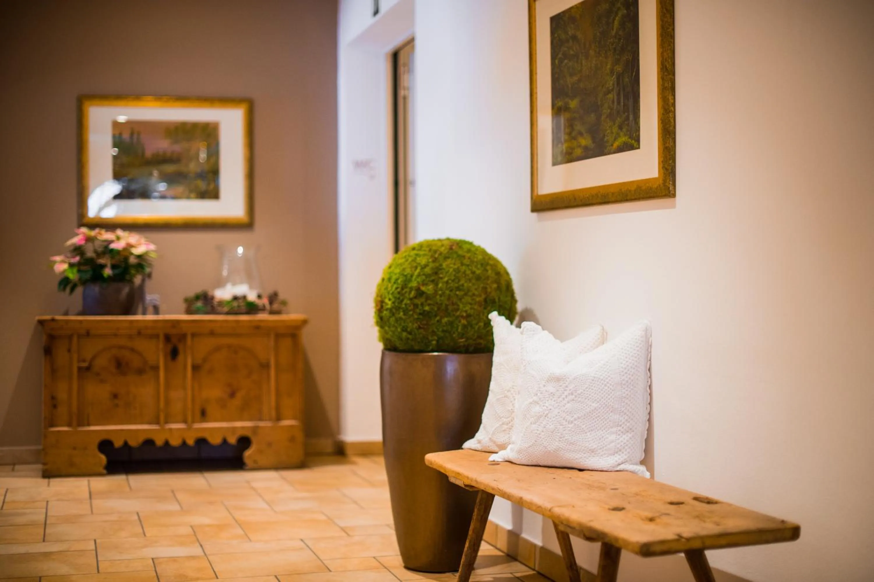 Decorative detail in Tonzhaus Hotel