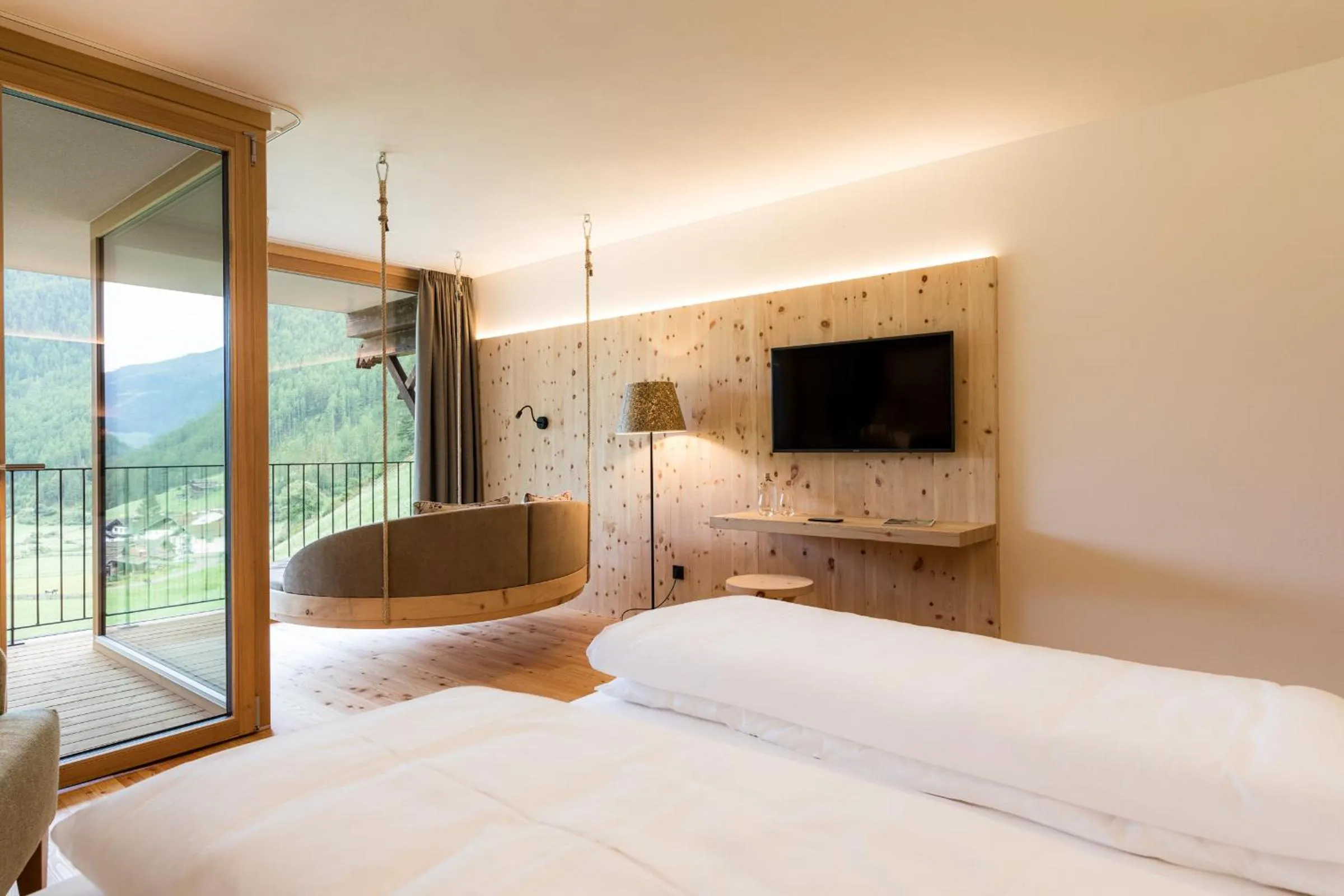 TV and multimedia, Bed in Tonzhaus Hotel