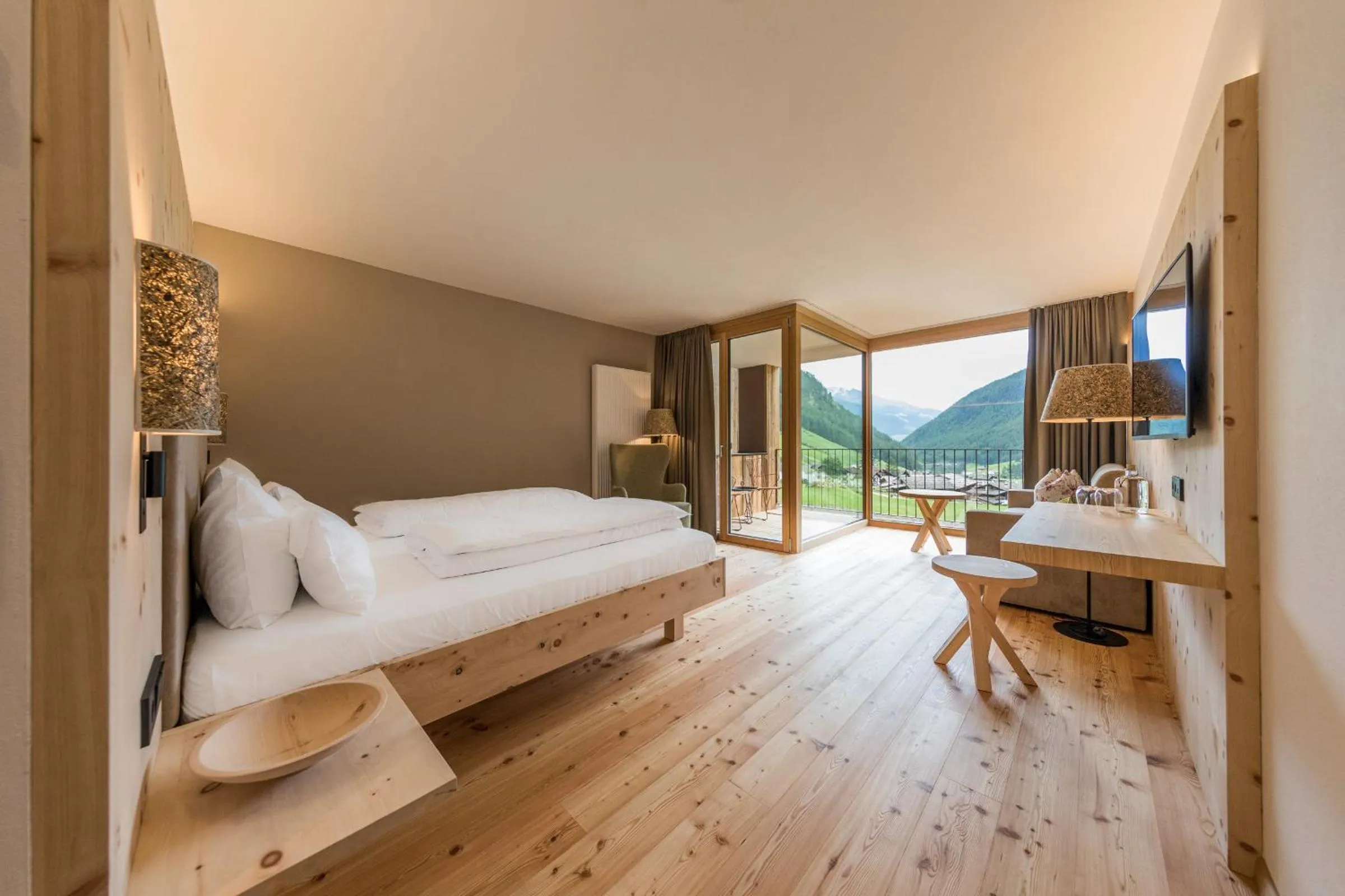 Photo of the whole room, Bed in Tonzhaus Hotel