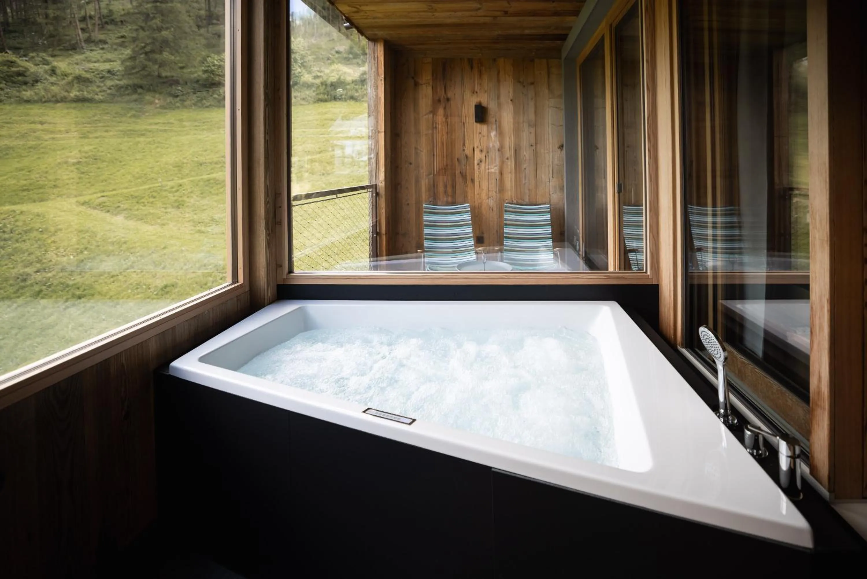 Hot Tub in Tonzhaus Hotel