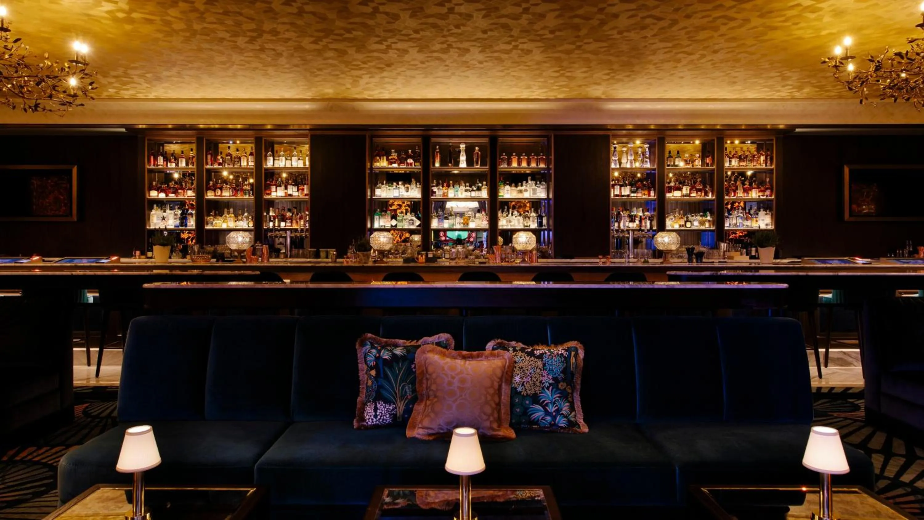 Lounge or bar in NoMad Las Vegas