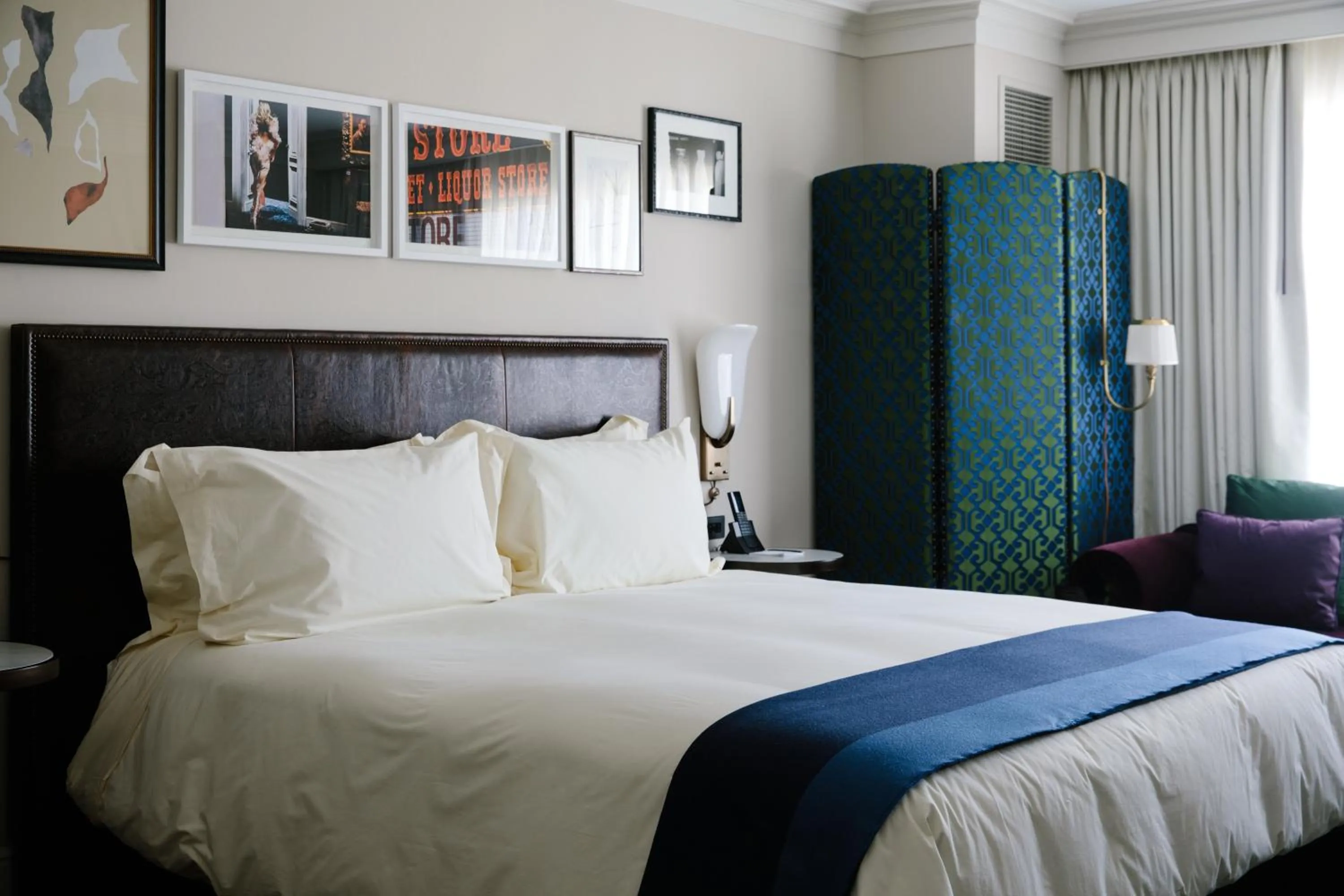 Photo of the whole room, Bed in NoMad Las Vegas