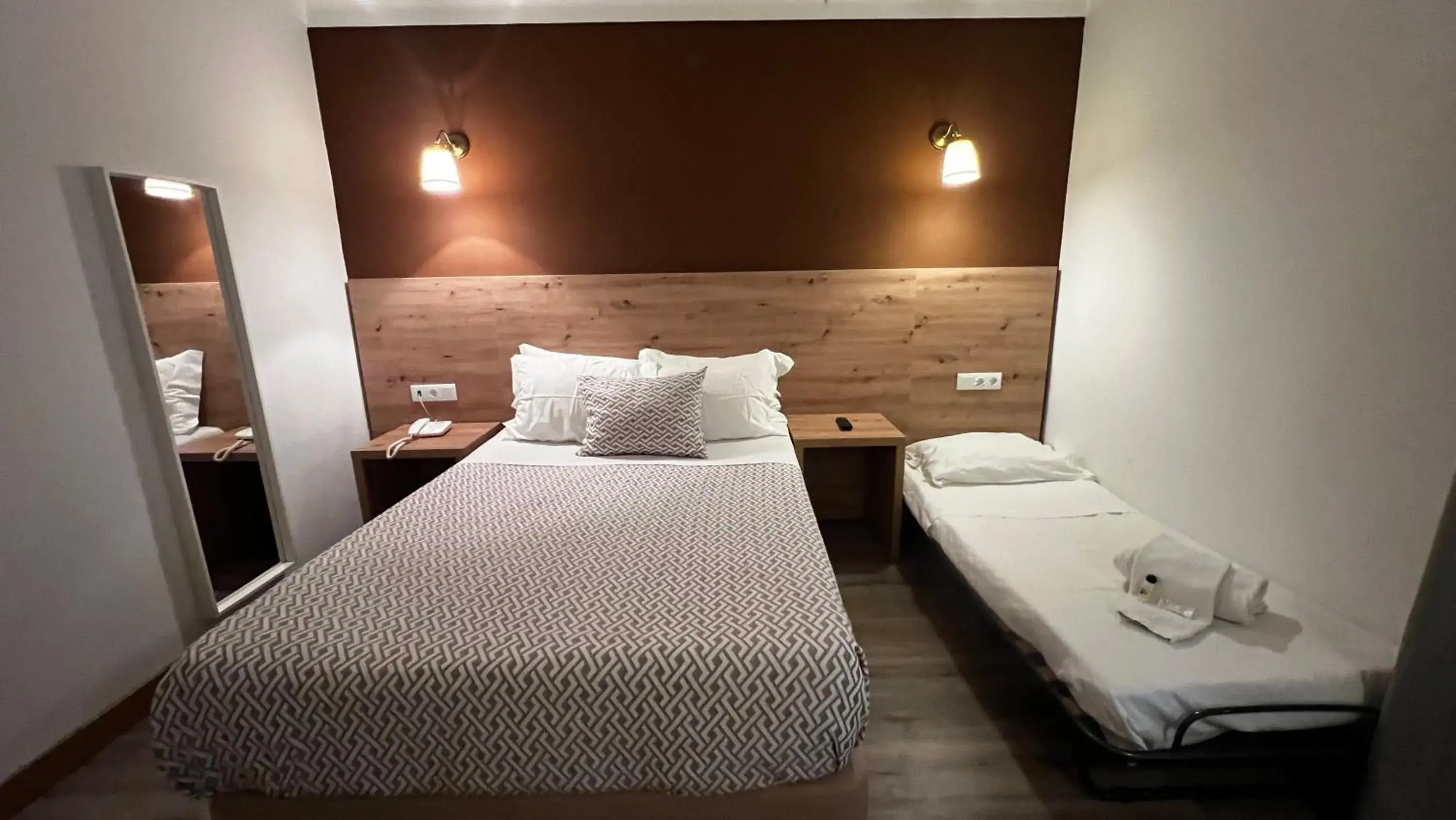 Double Room (2 Adults + 1 Child ) in Hotel O Gato - Edificio Standard Double Room (2 Adults + 1 Child ) in Hotel O Gato - Edificio Standard